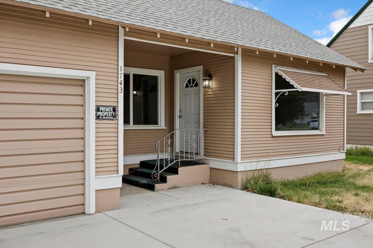 1743 Conant Ave Property Photo 2