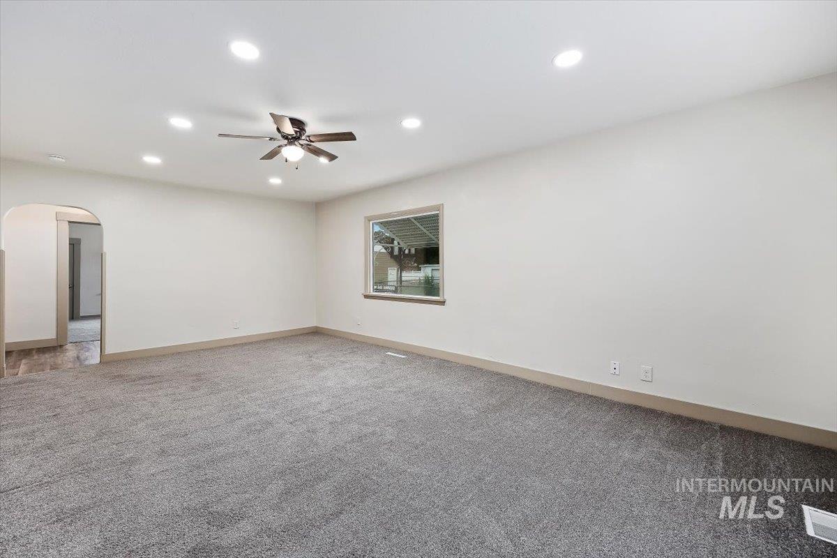 1743 Conant Ave Property Photo 4