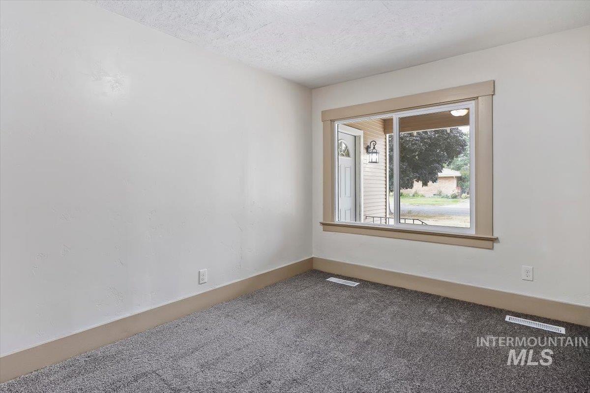1743 Conant Ave Property Photo 14