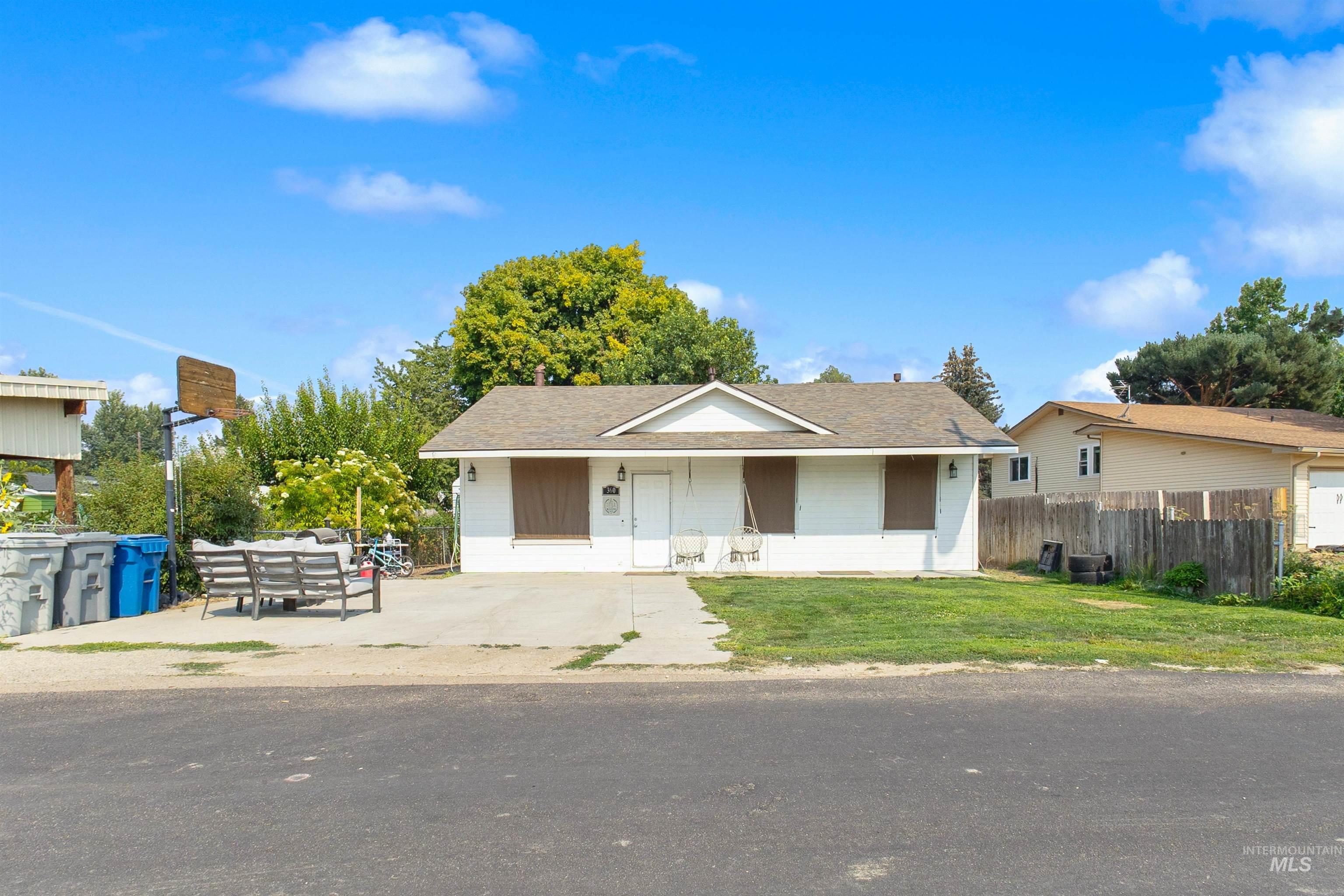 360 N Center St Property Photo 1