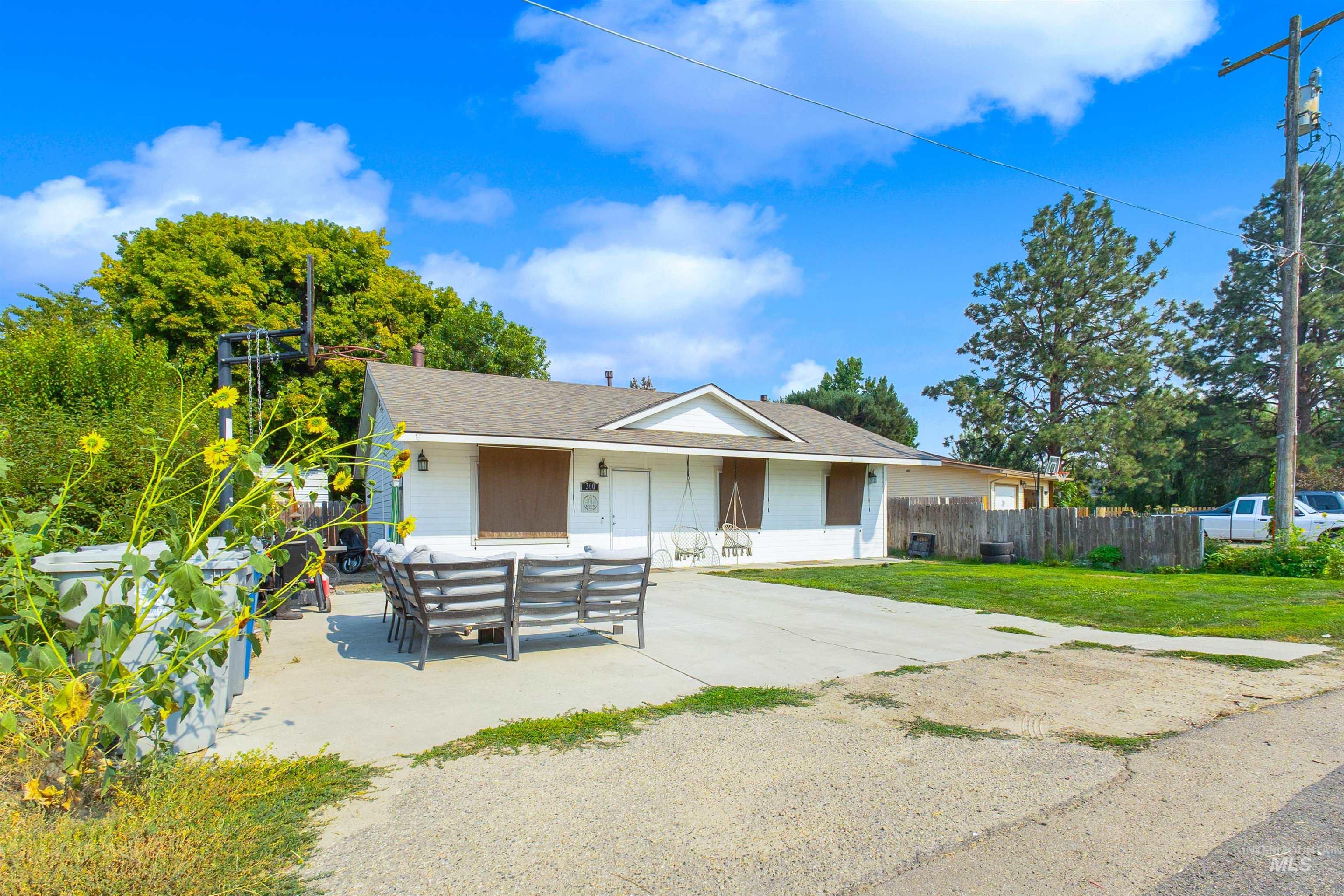 360 N Center St Property Photo 3