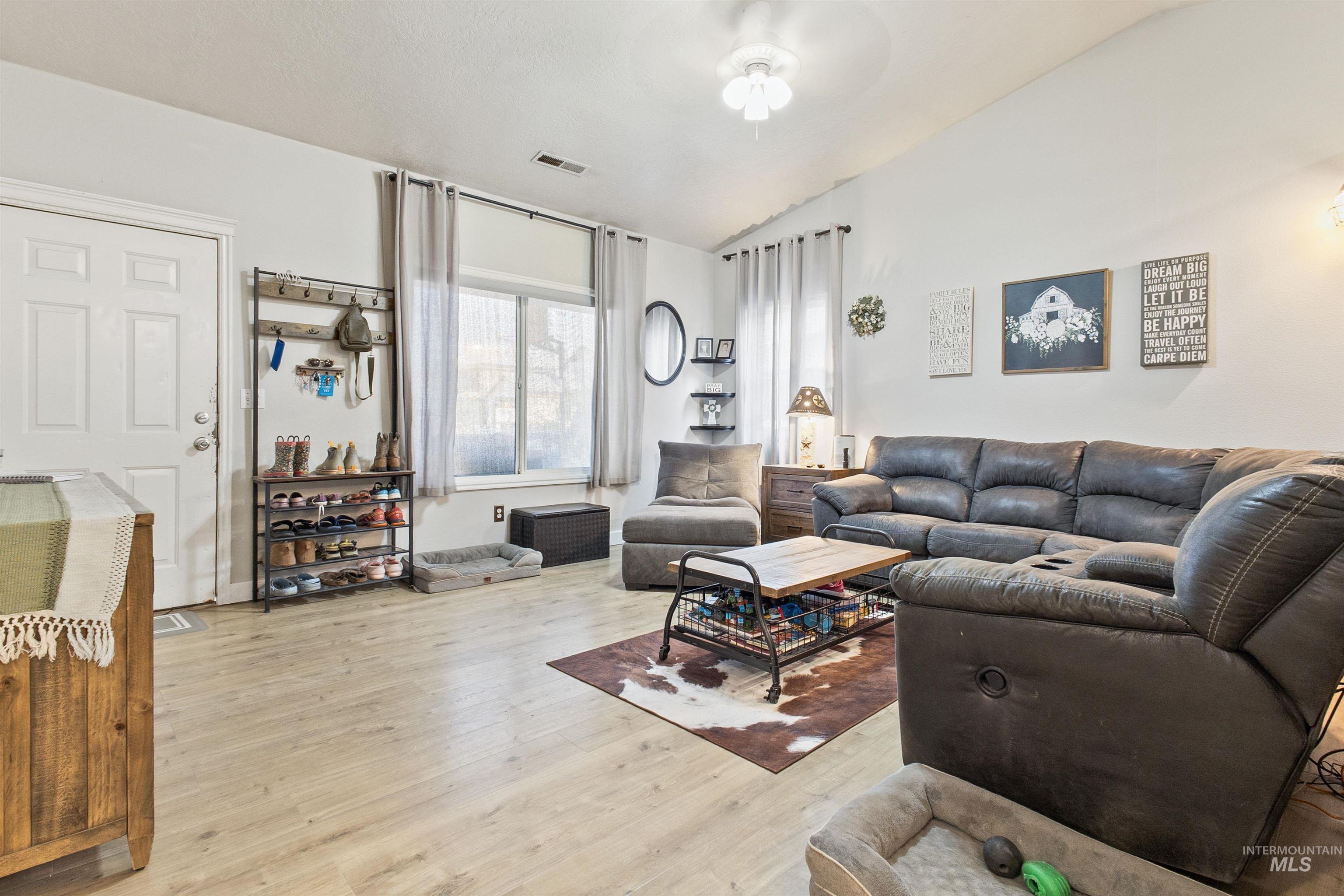 360 N Center St Property Photo 6