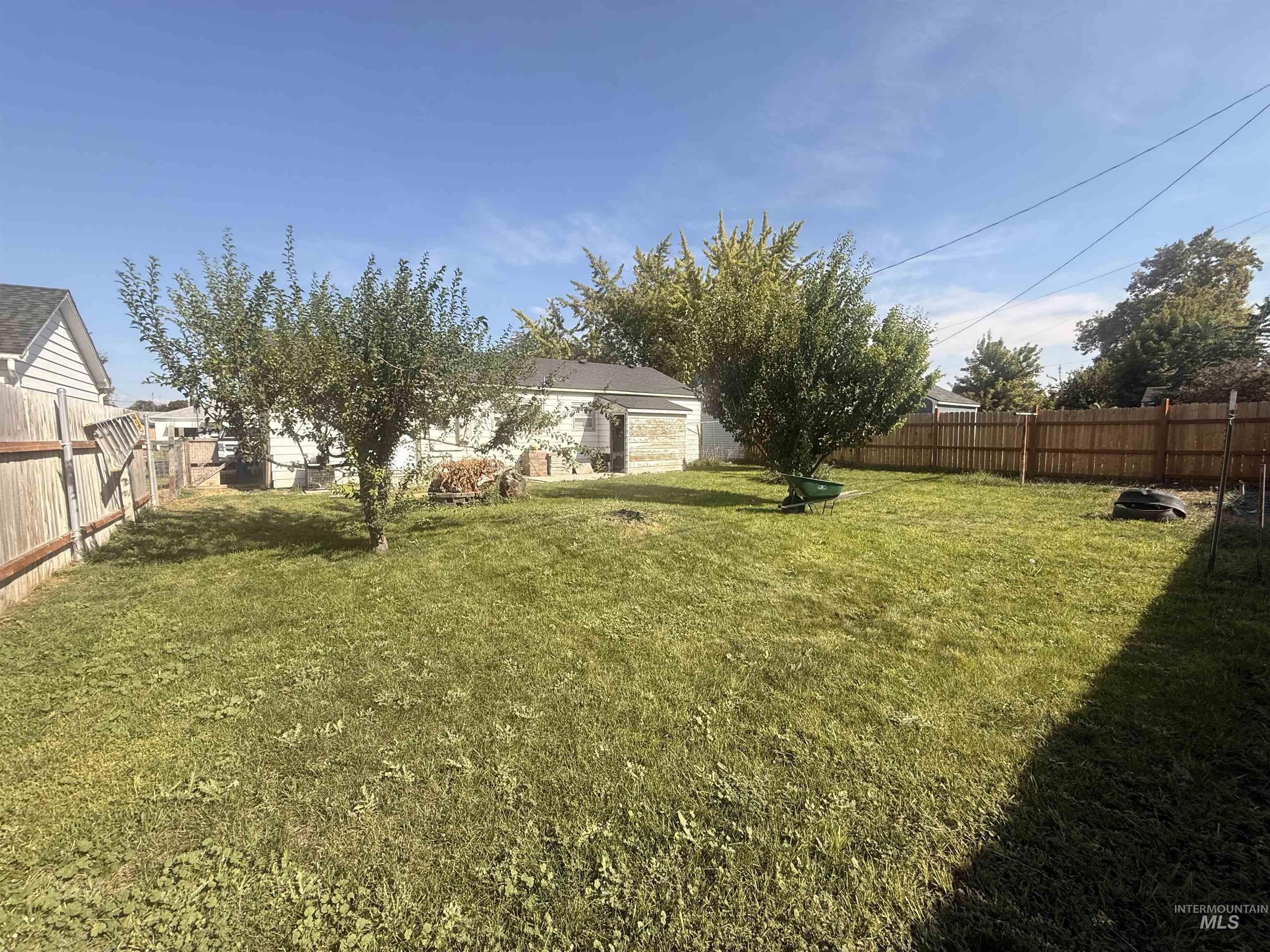 615 S Pine St Property Photo 5