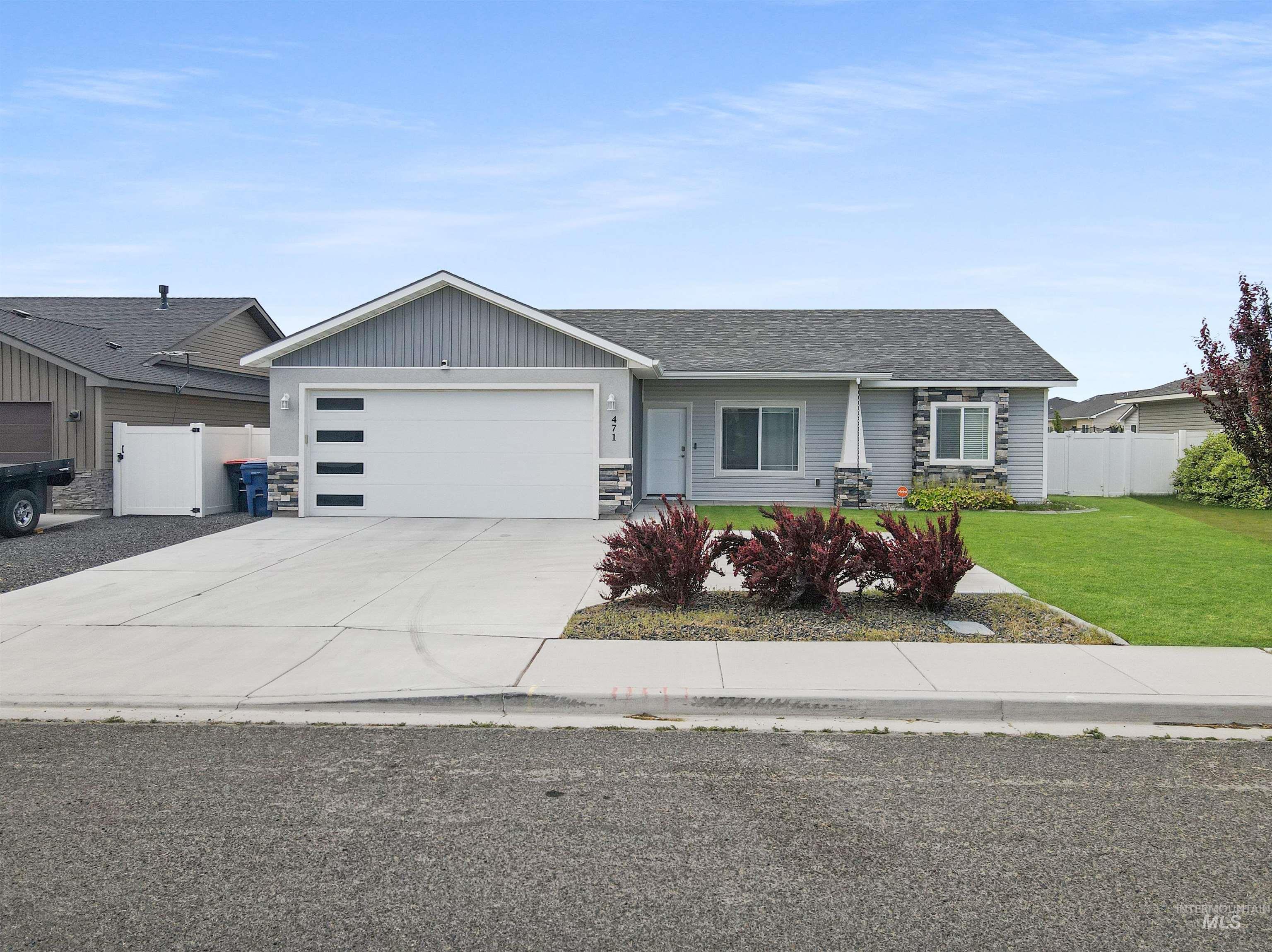 471 Southwood Ave W Property Photo 1
