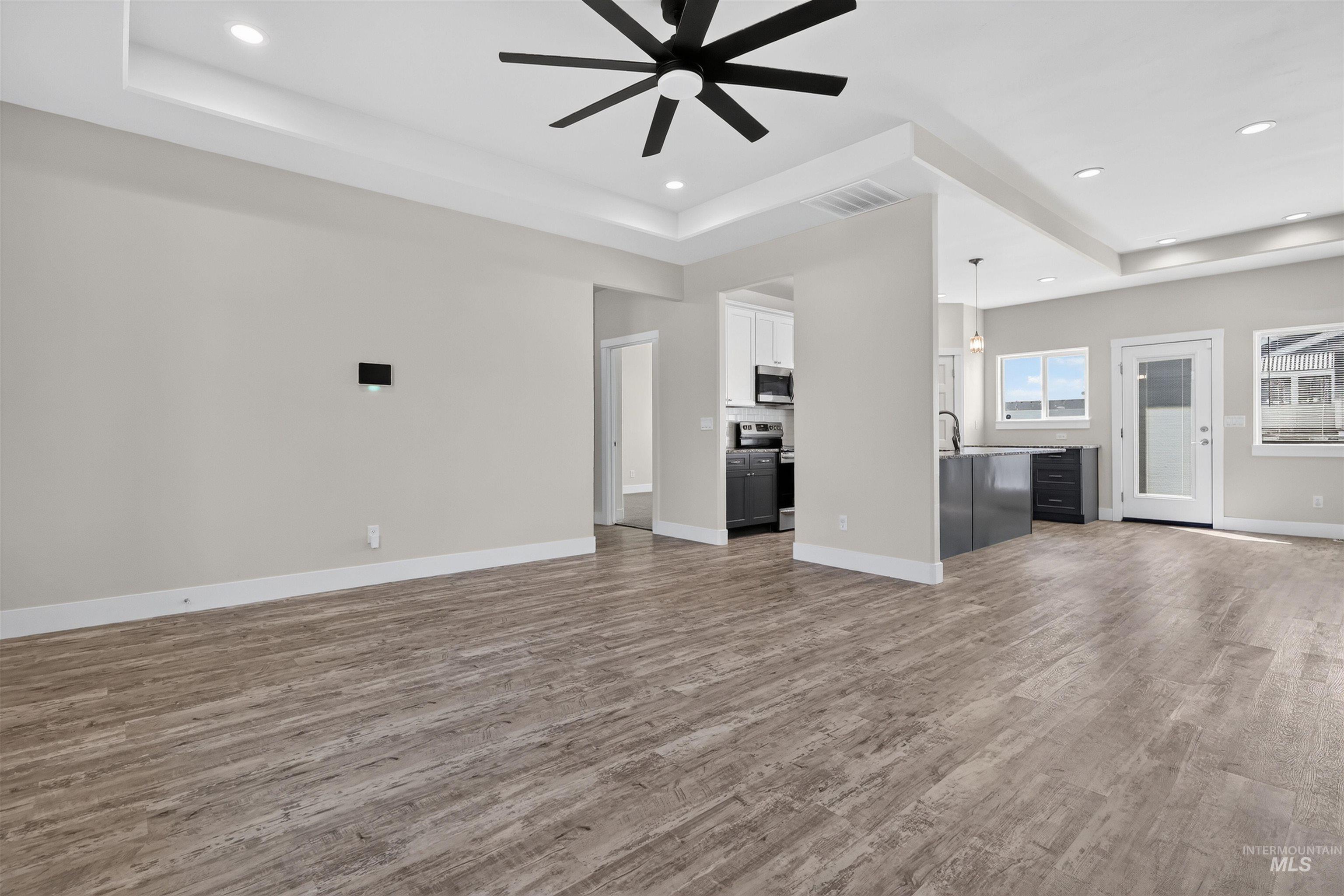 471 Southwood Ave W Property Photo 6