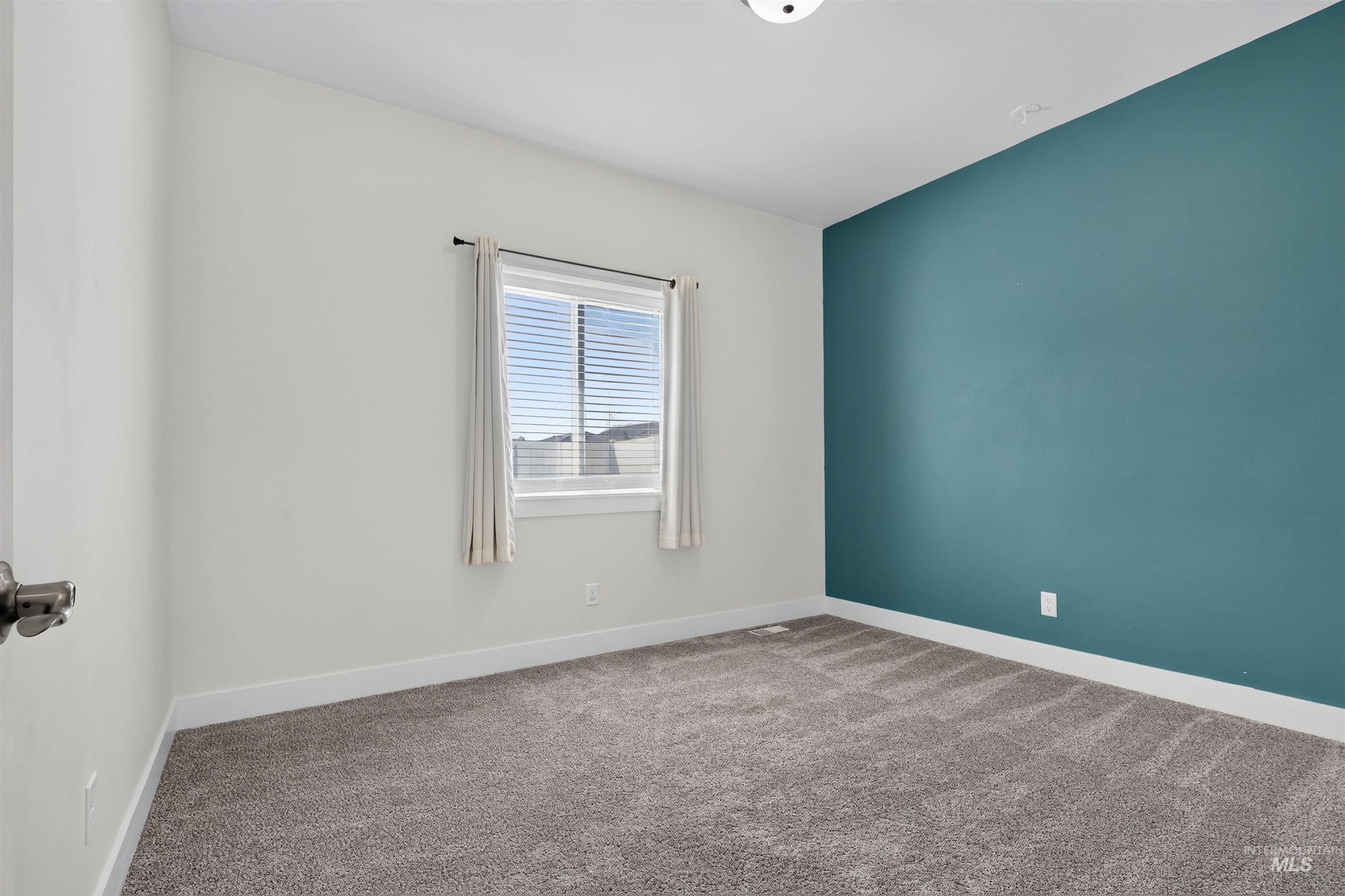 471 Southwood Ave W Property Photo 22