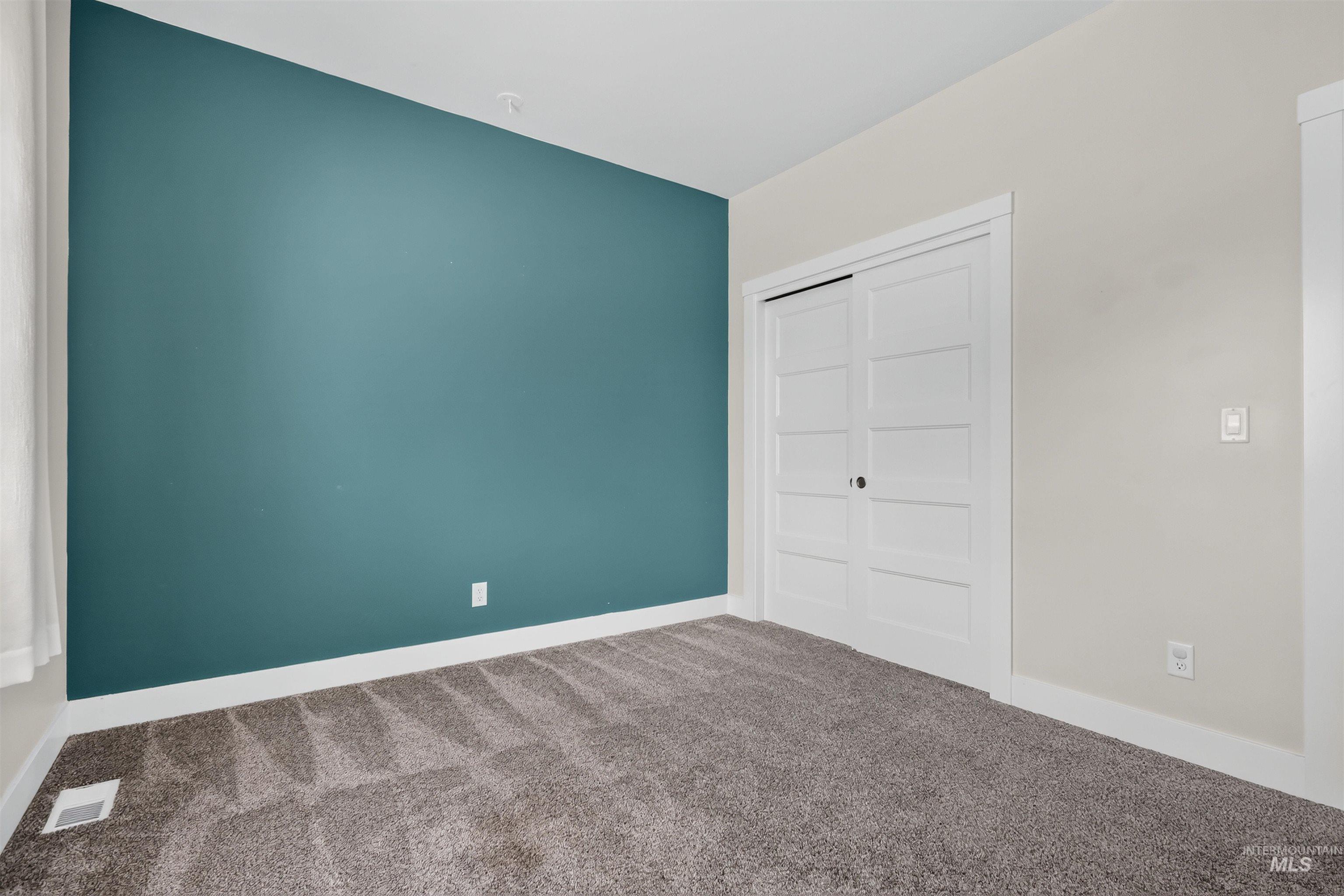 471 Southwood Ave W Property Photo 23