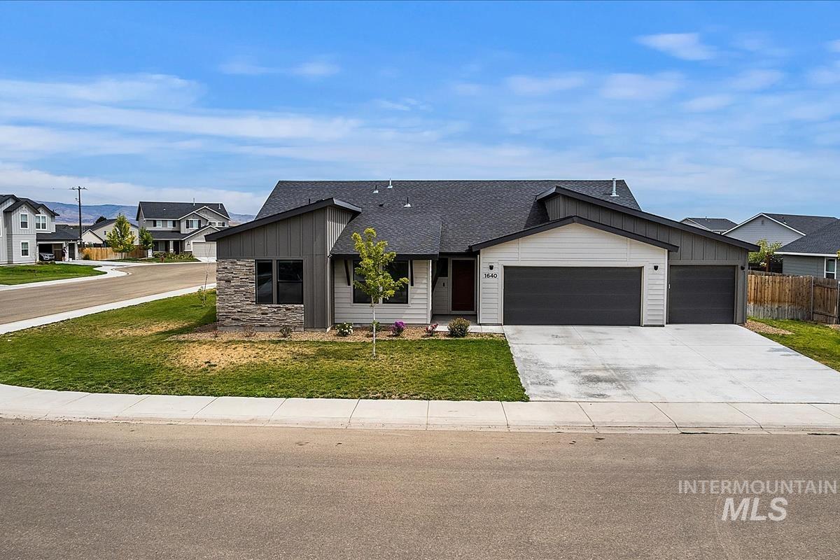 1640 SW Accipiter Pl