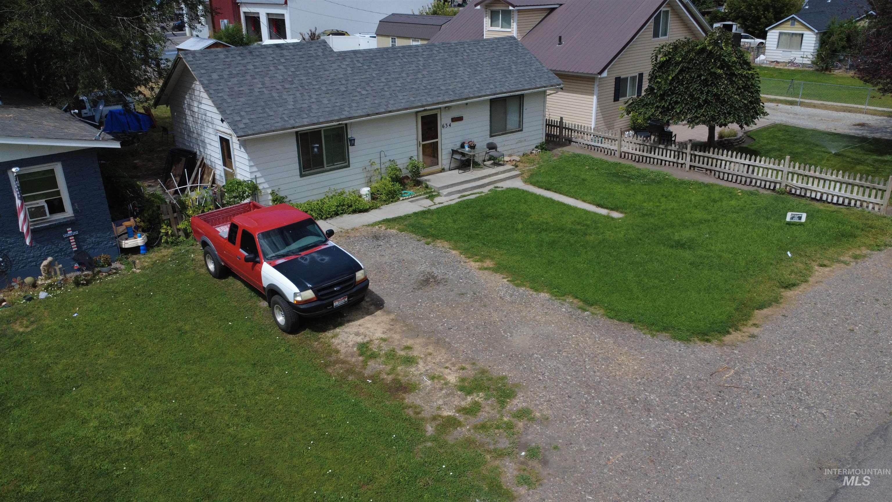 634 Albion Ave Property Photo 1