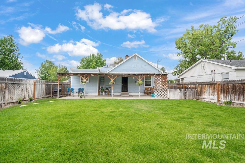1006 E 1st Street Property Photo 6