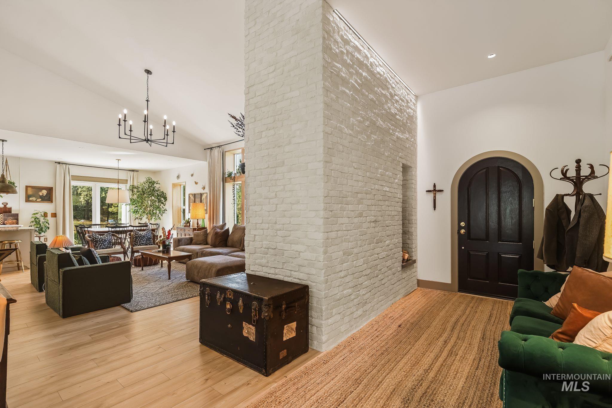 1009 Promise Road Property Photo 4