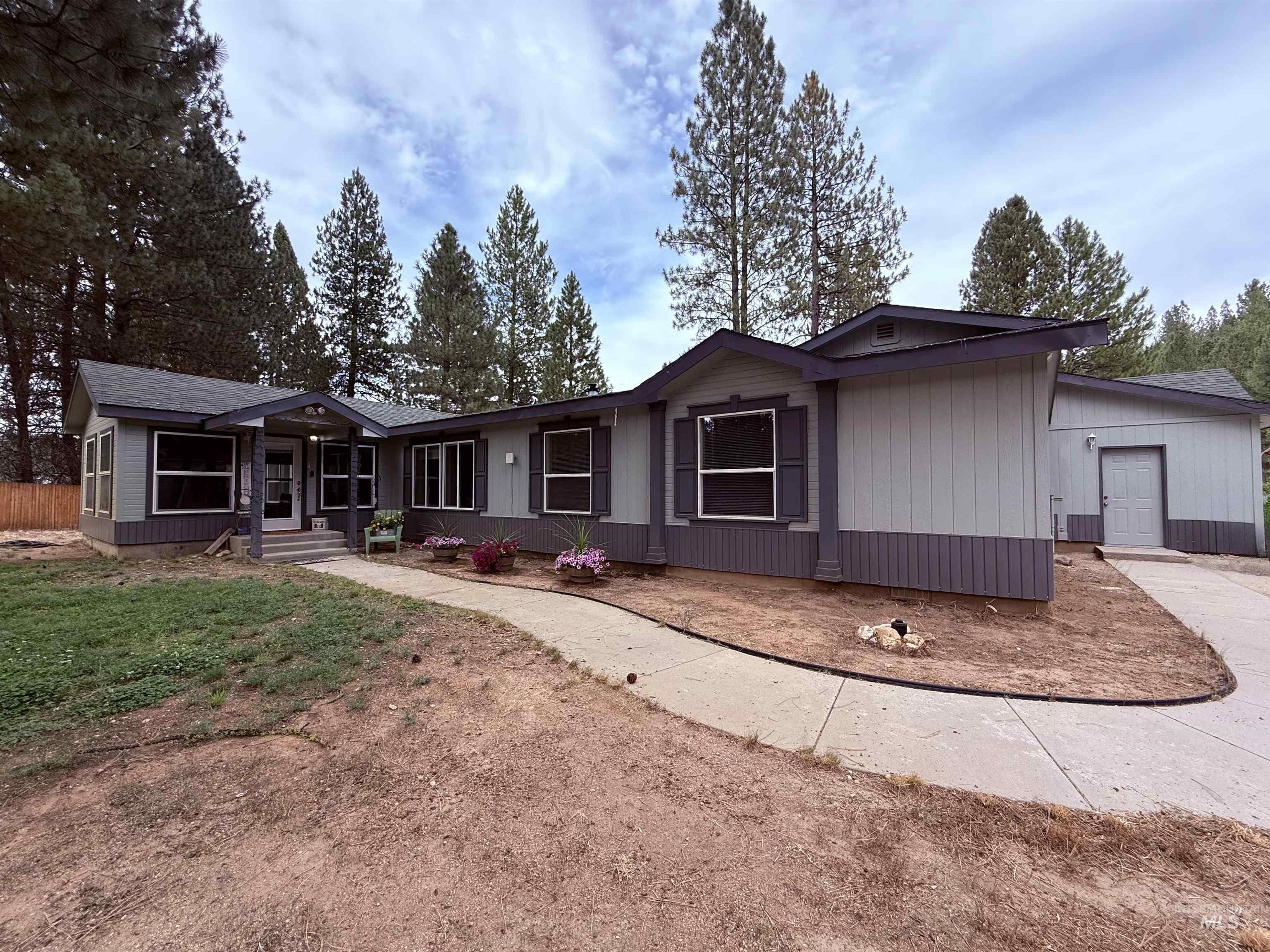 15 Mountain Meadow Rd.