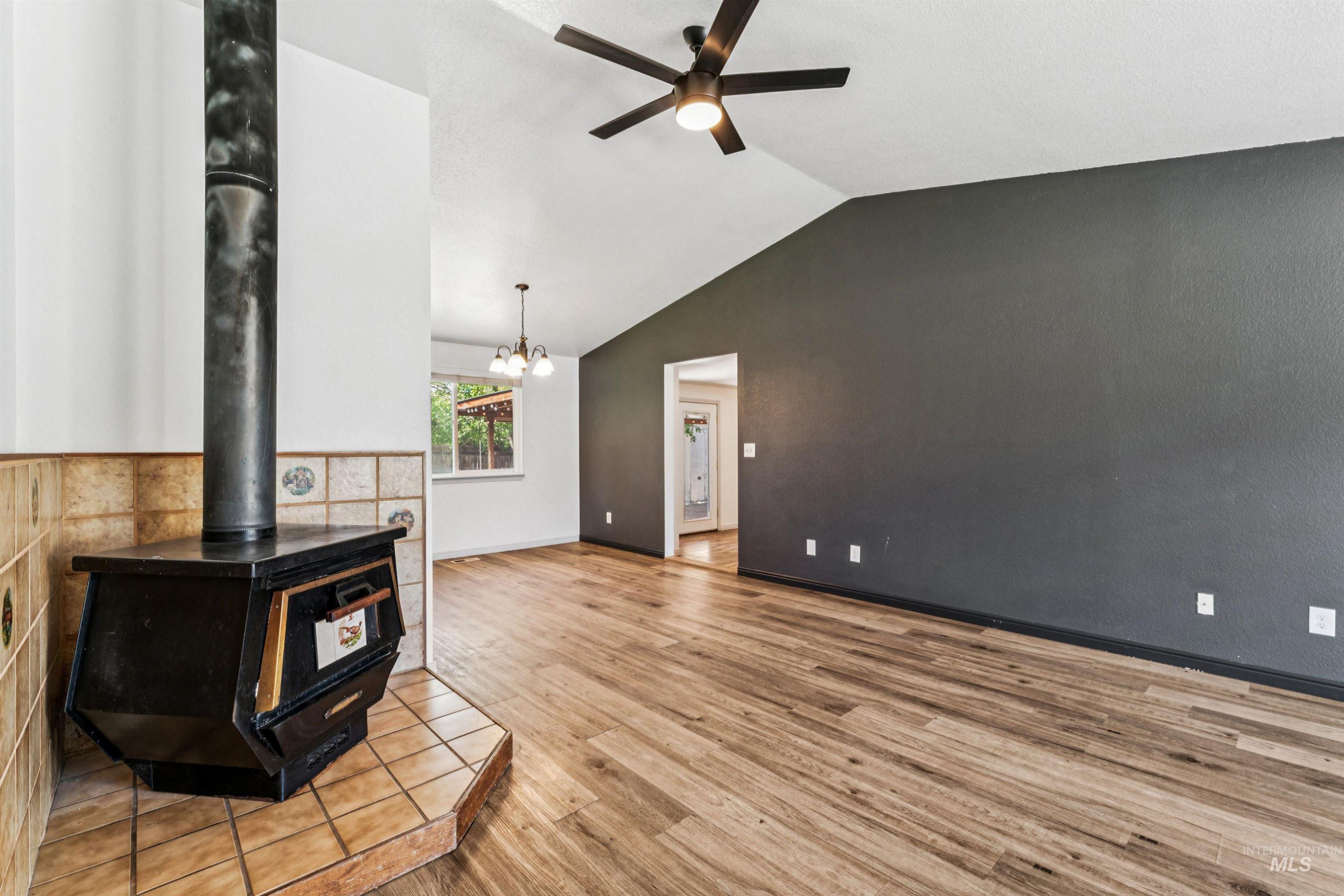5591 N Marlboro Ave. Property Photo 6