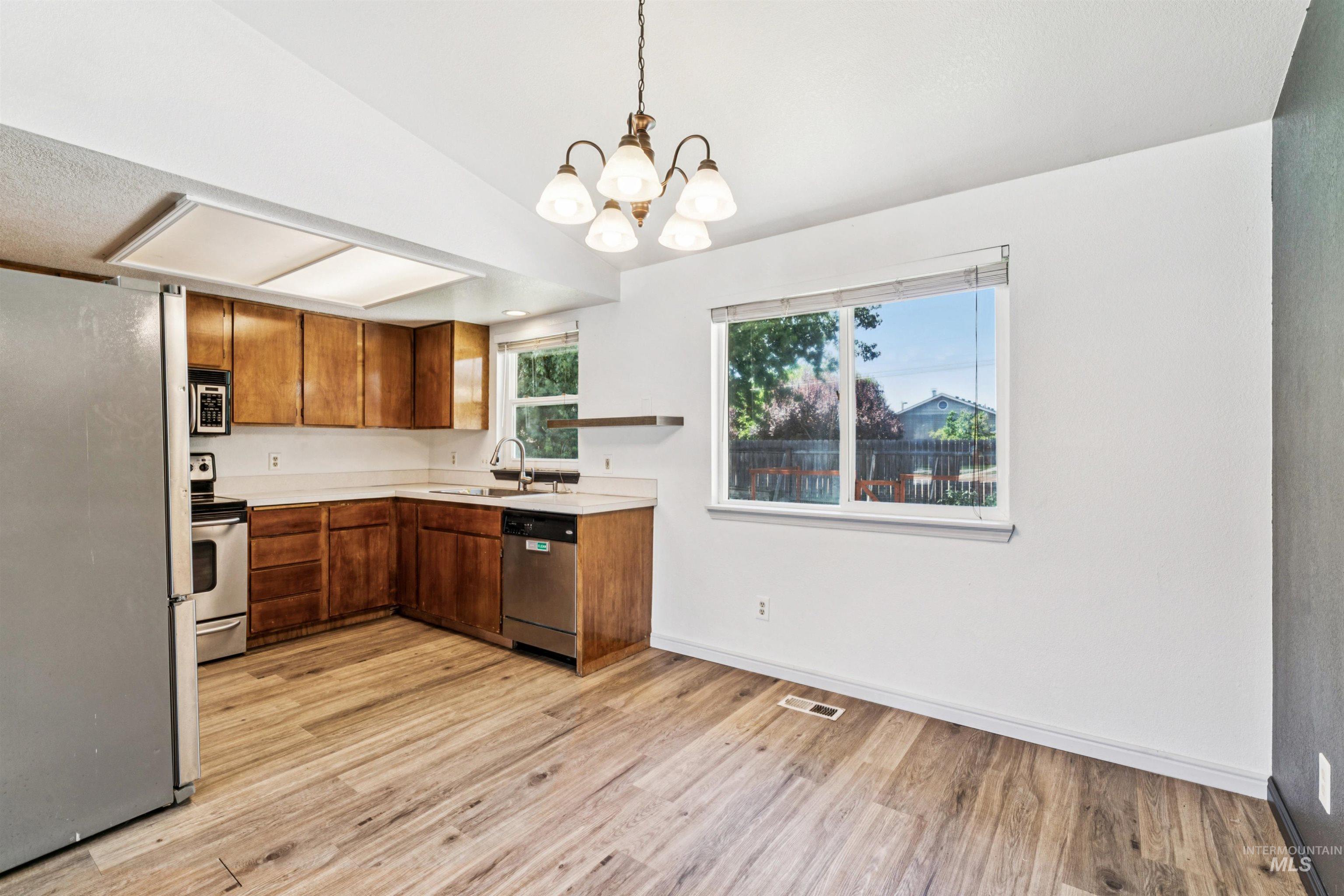 5591 N Marlboro Ave. Property Photo 8
