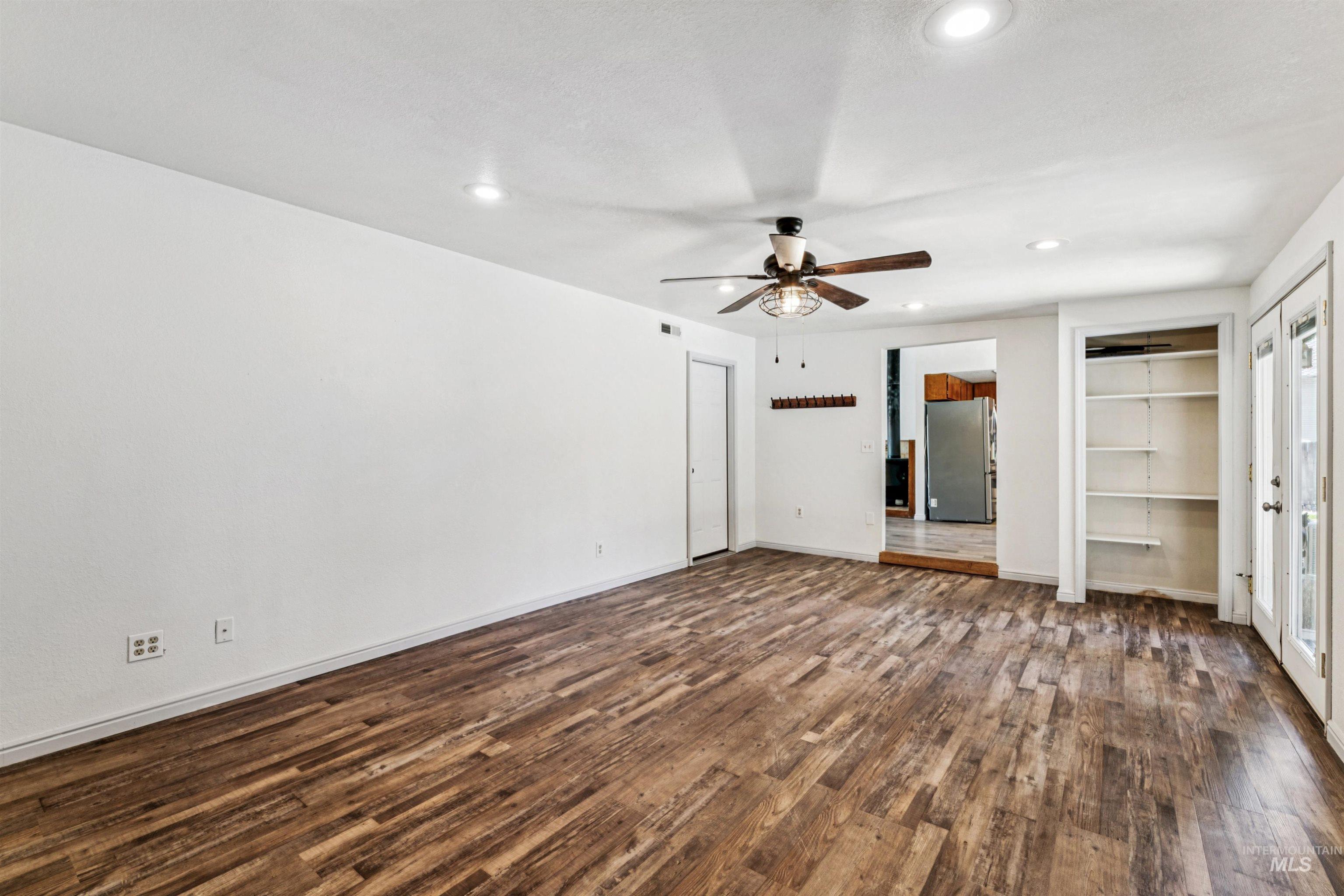 5591 N Marlboro Ave. Property Photo 15