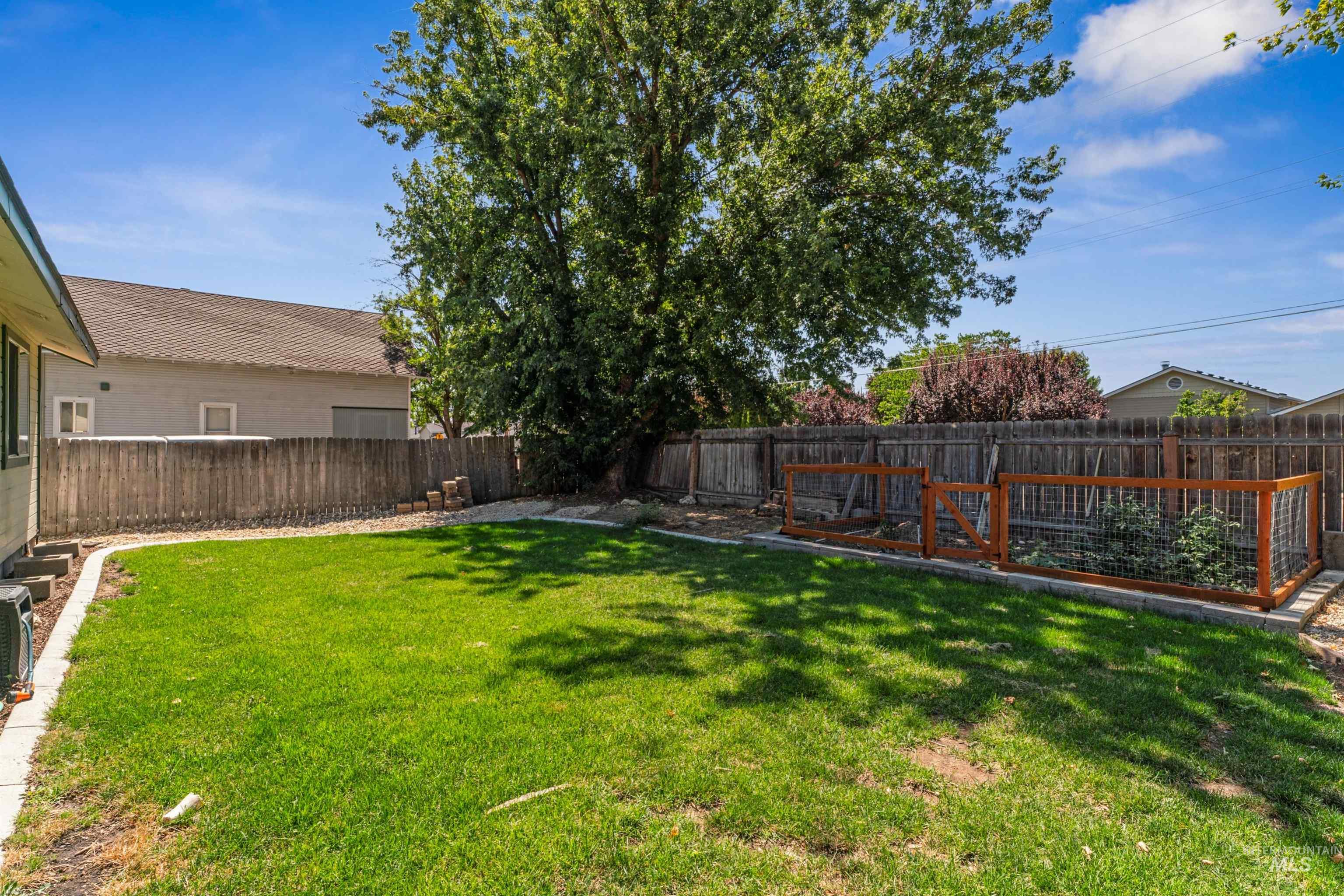 5591 N Marlboro Ave. Property Photo 33