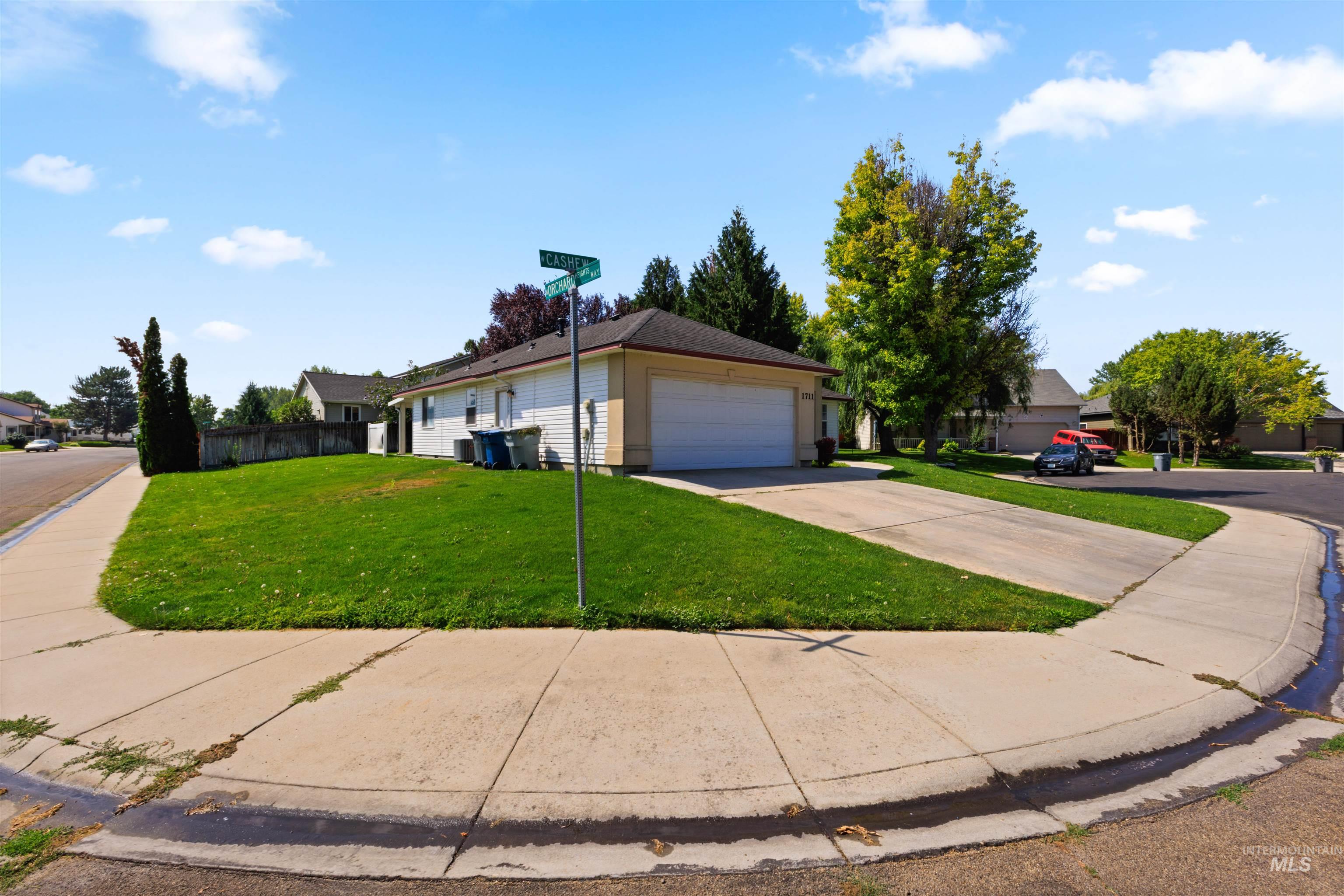 1711 Cashew Court Property Photo 3