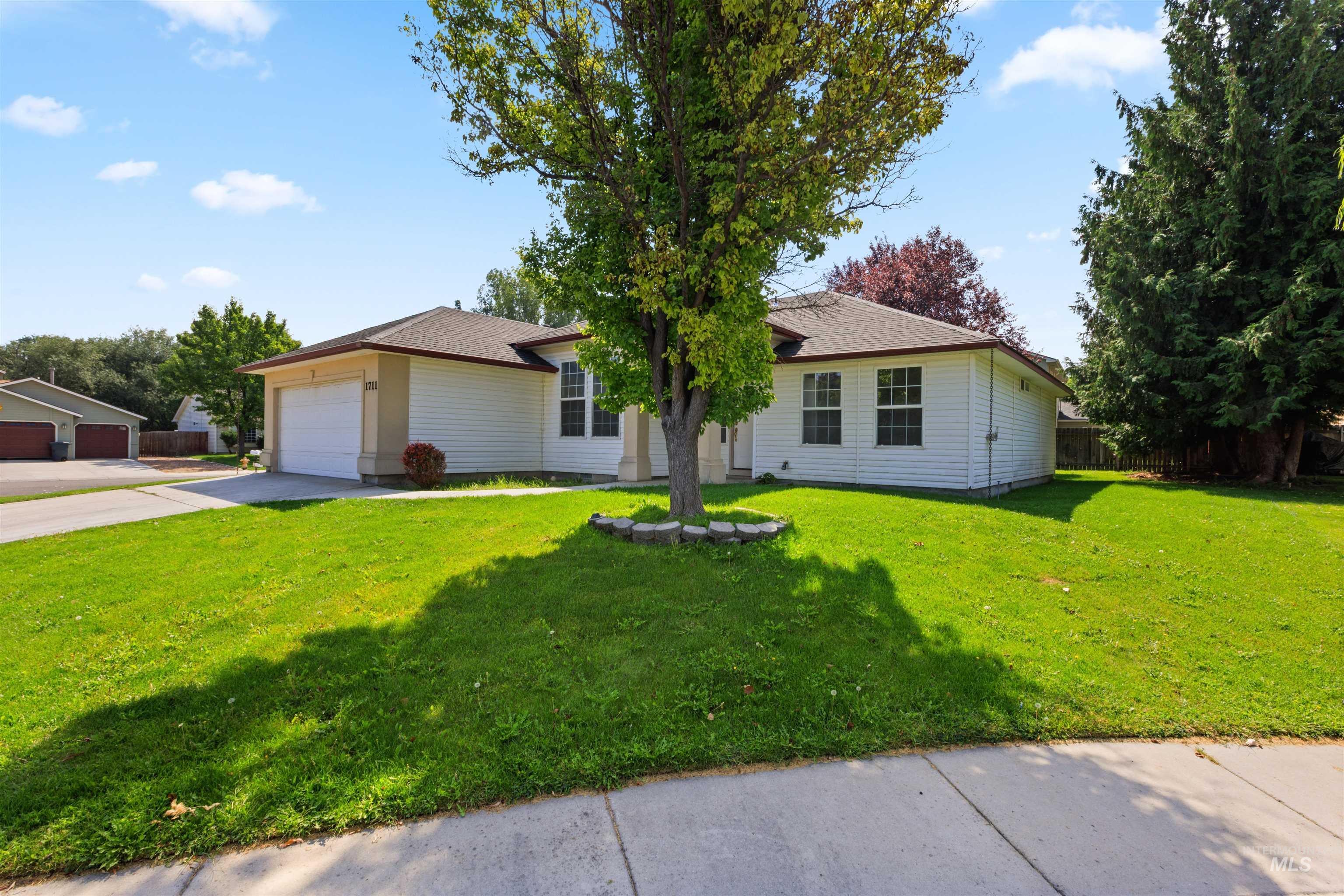 1711 Cashew Court Property Photo 4