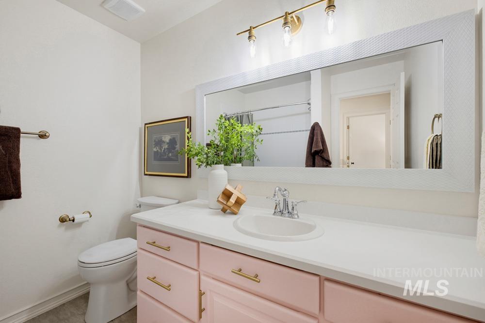 1651 E Silverspot Ln Property Photo 15