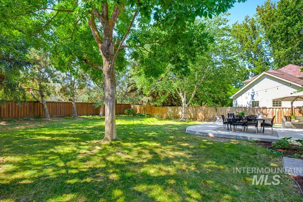 1651 E Silverspot Ln Property Photo 22