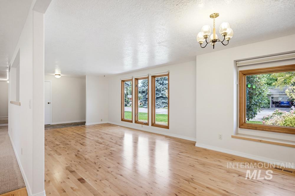 2165 E Springwood Dr Property Photo 8