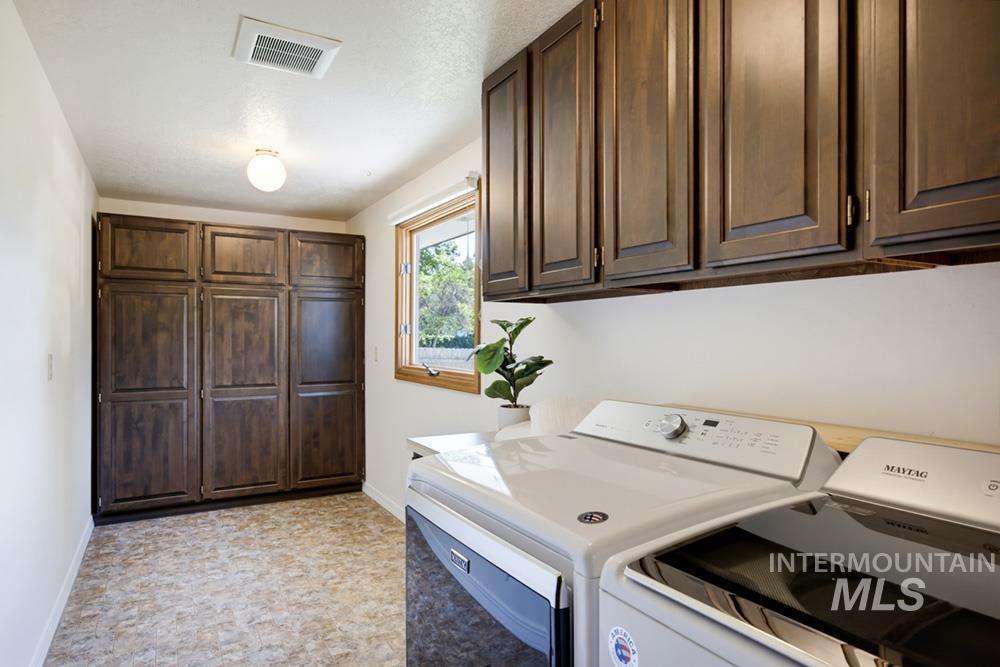 2165 E Springwood Dr Property Photo 21