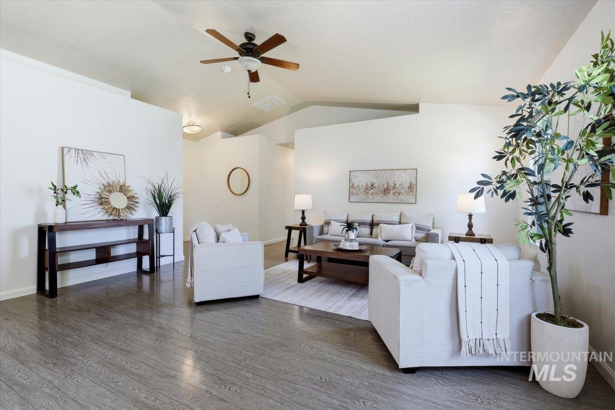 3124 Parkview Way Property Photo 8