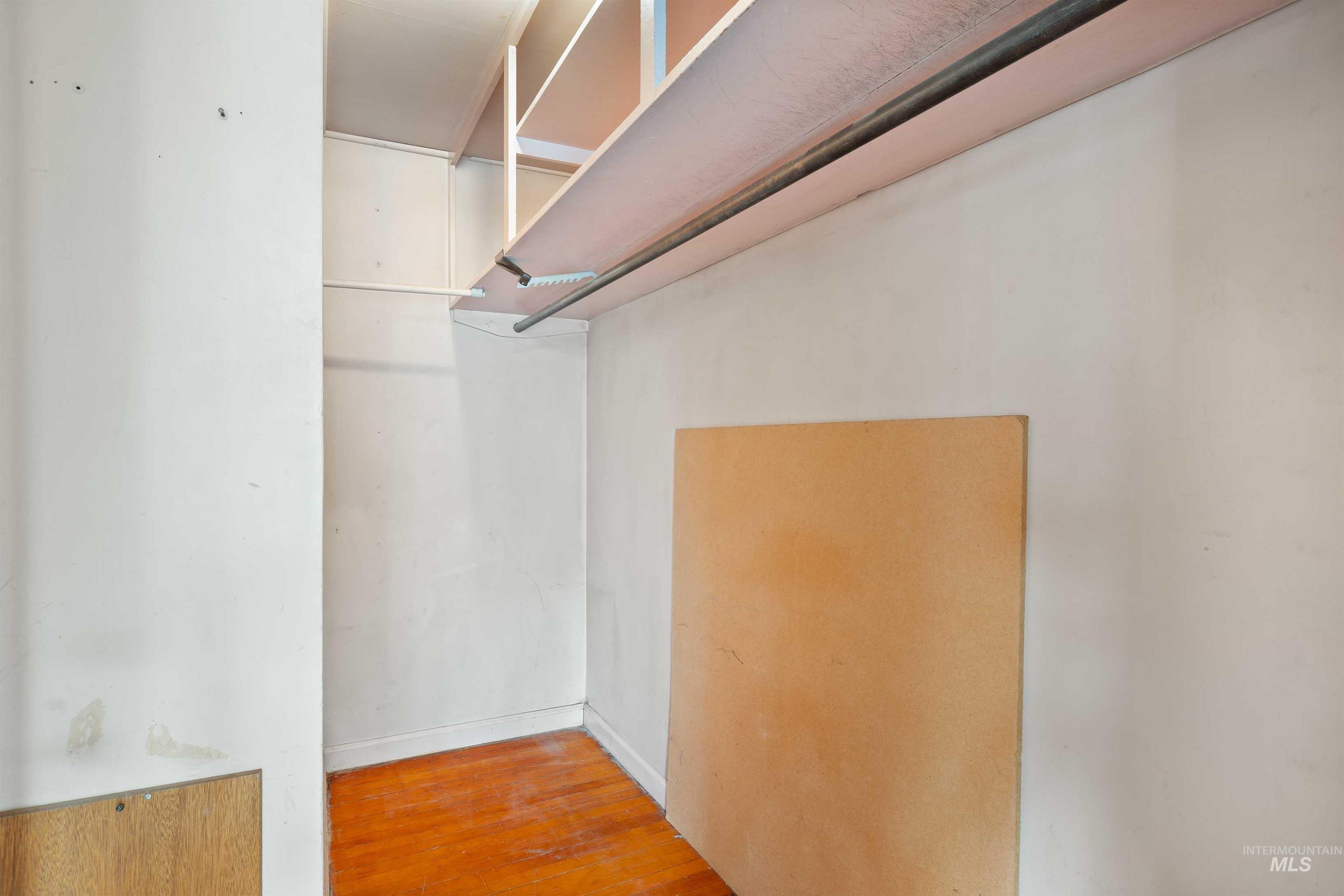 281 Lois St Property Photo 10