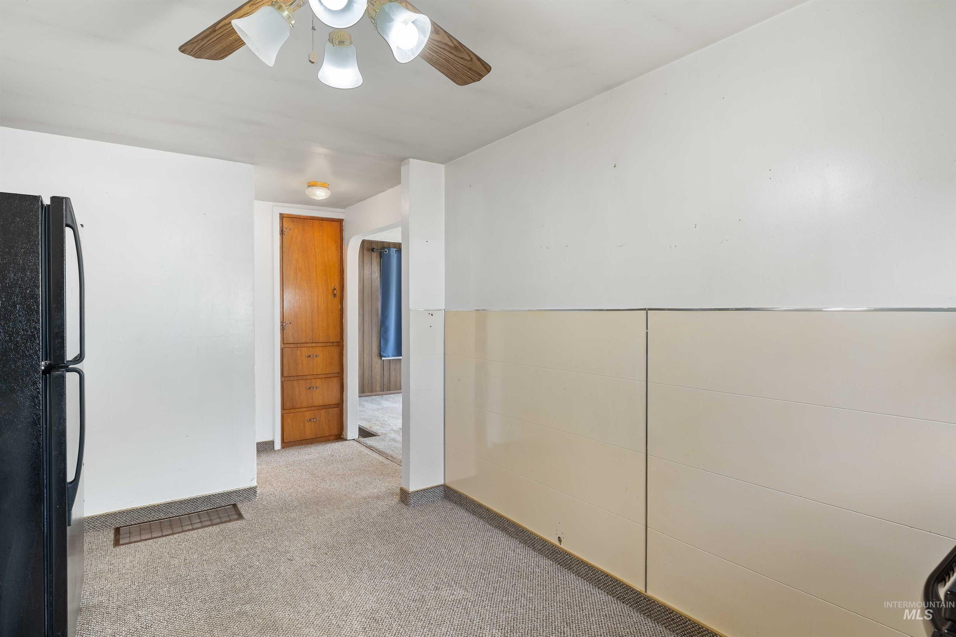 281 Lois St Property Photo 13
