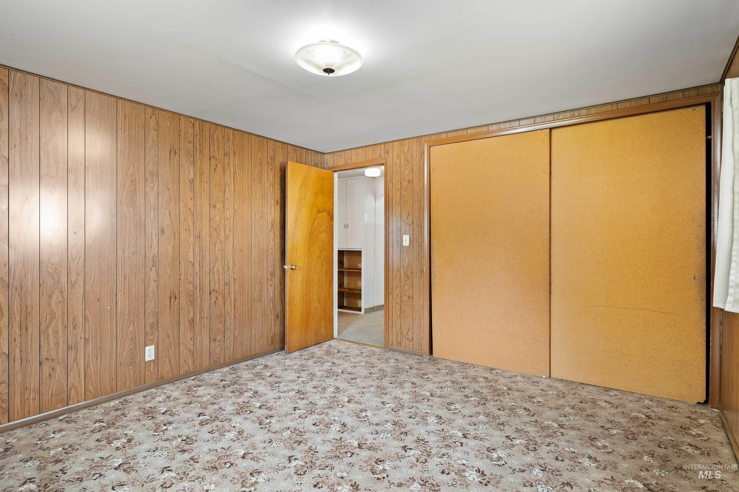 281 Lois St Property Photo 15