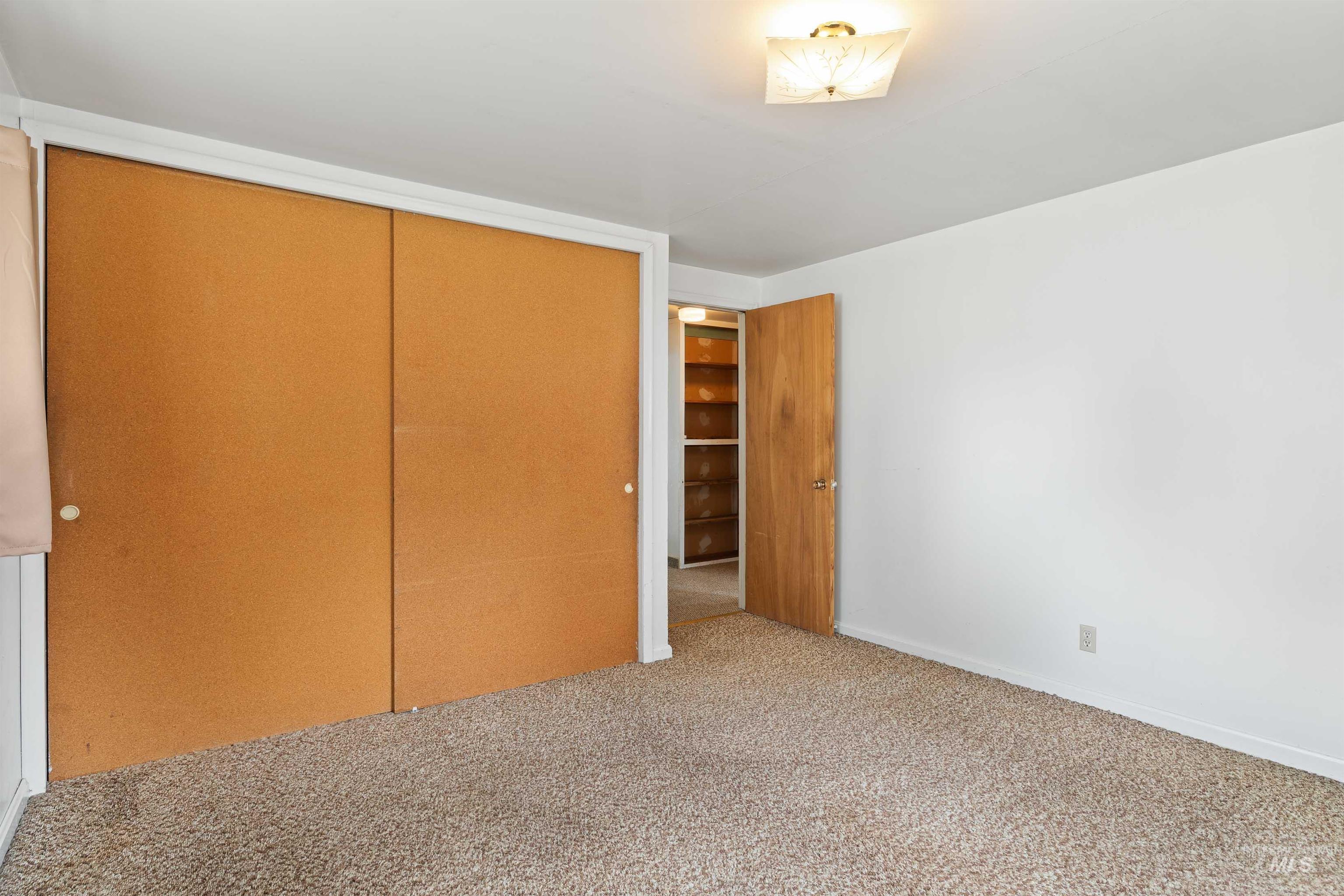 281 Lois St Property Photo 18