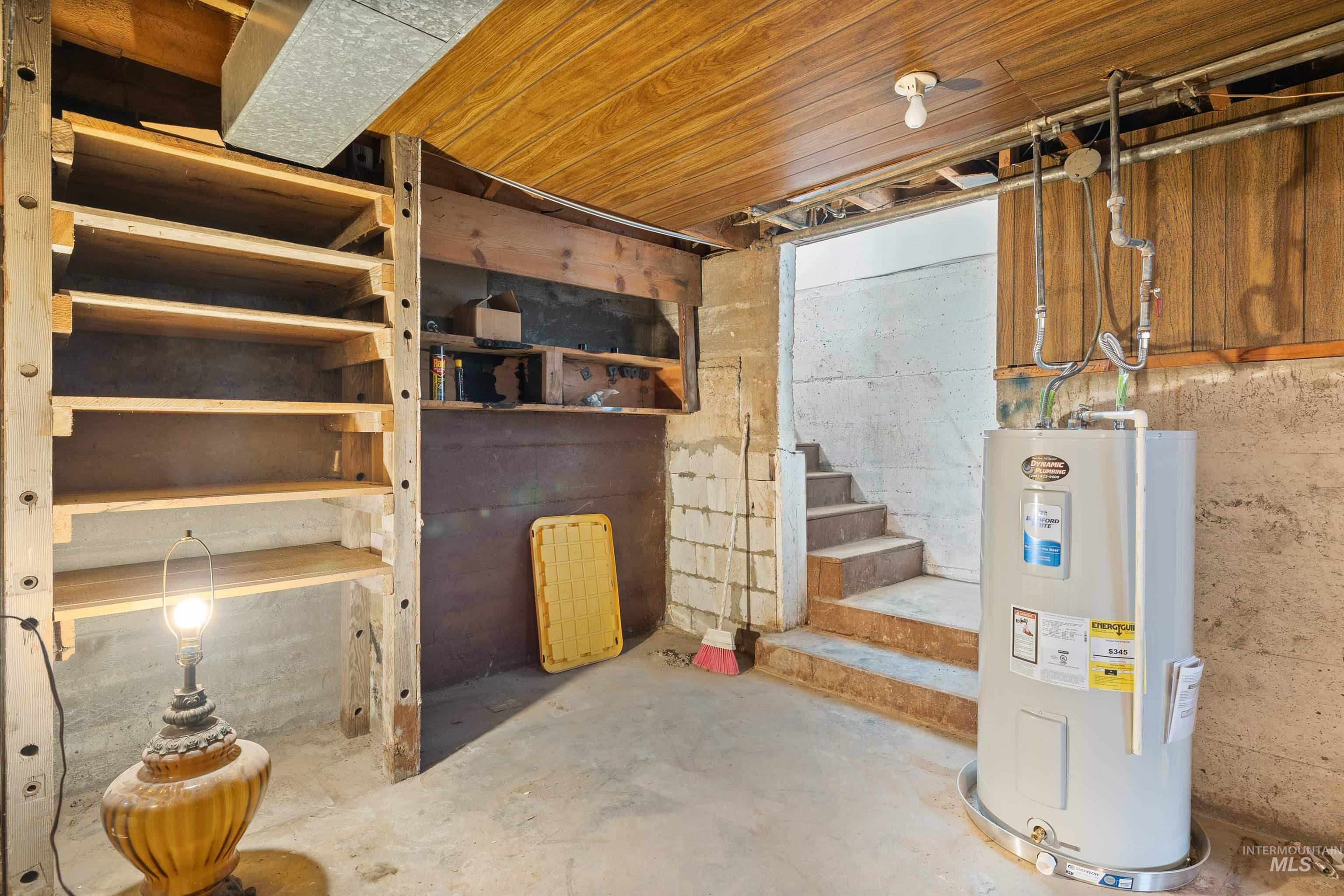 281 Lois St Property Photo 21