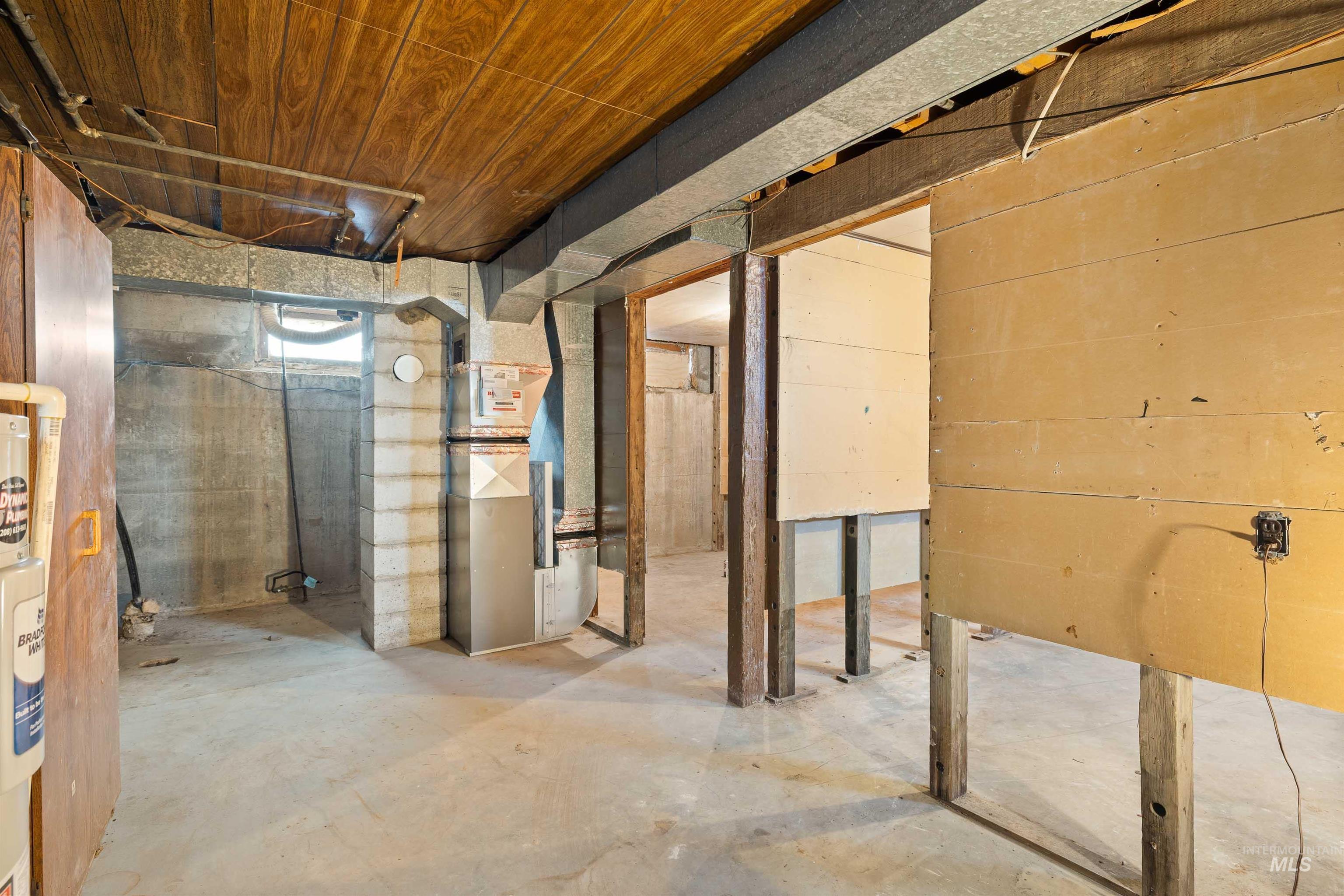 281 Lois St Property Photo 22