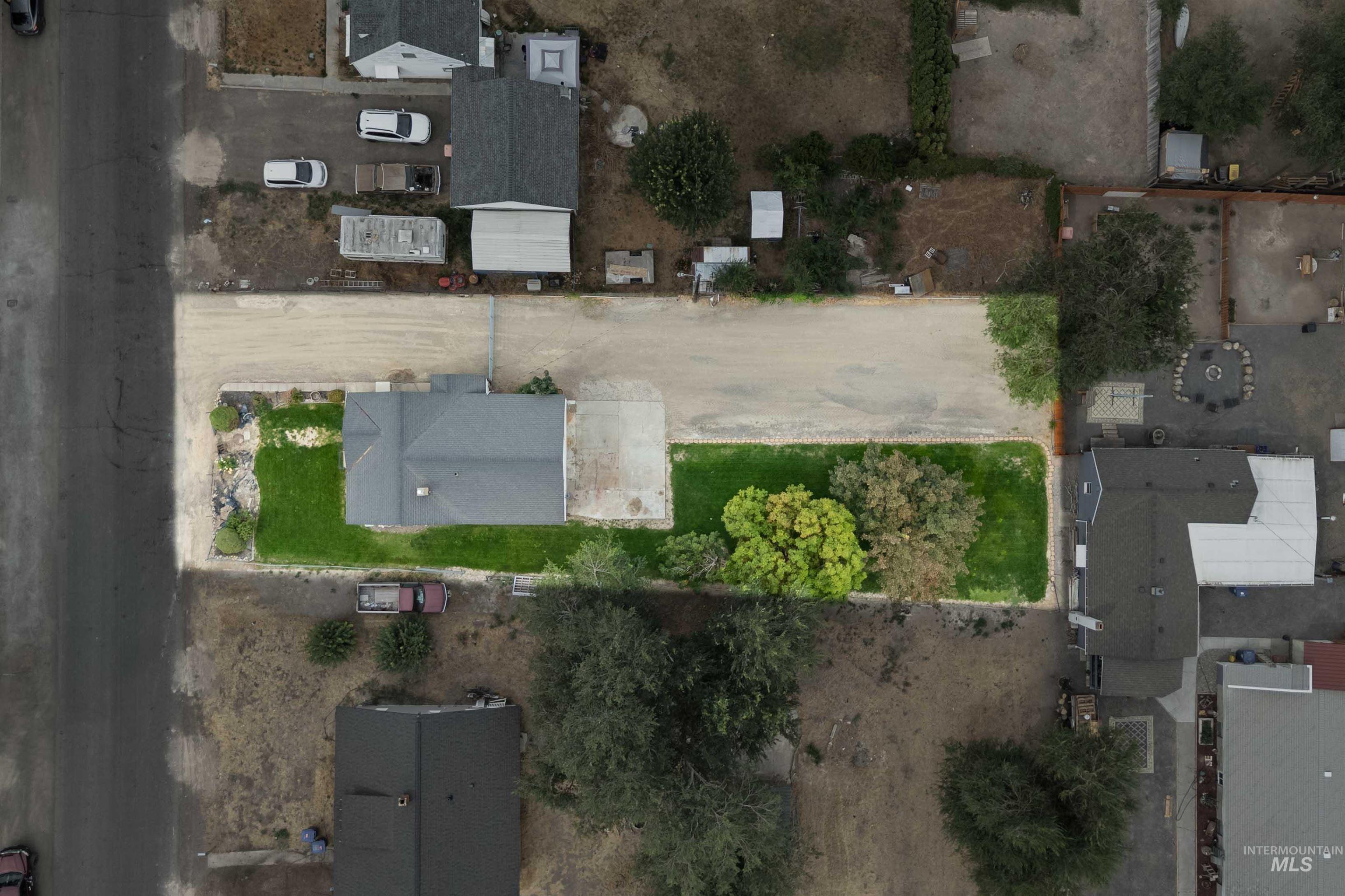 281 Lois St Property Photo 28