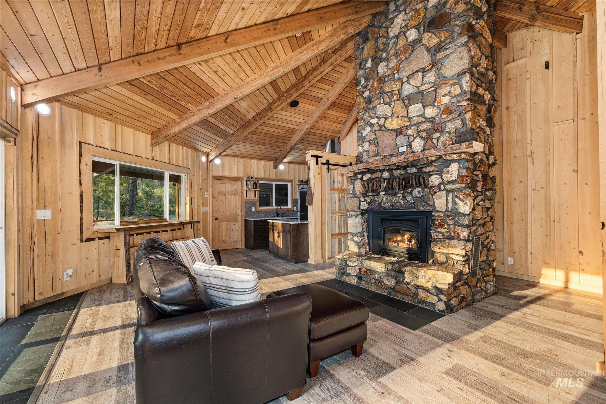 30 Timberline Dr Property Photo 8