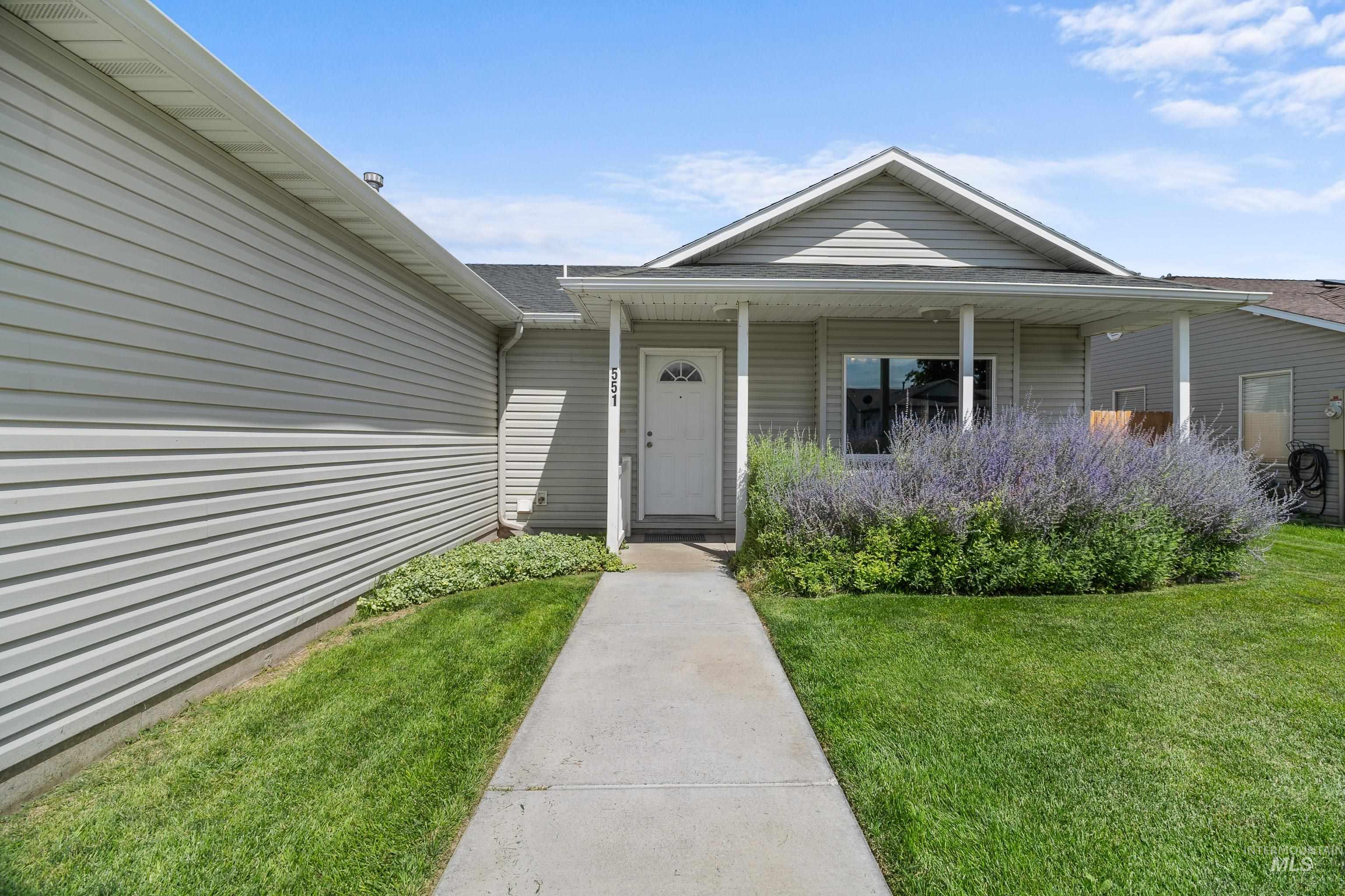551 E Magnolia Property Photo 2