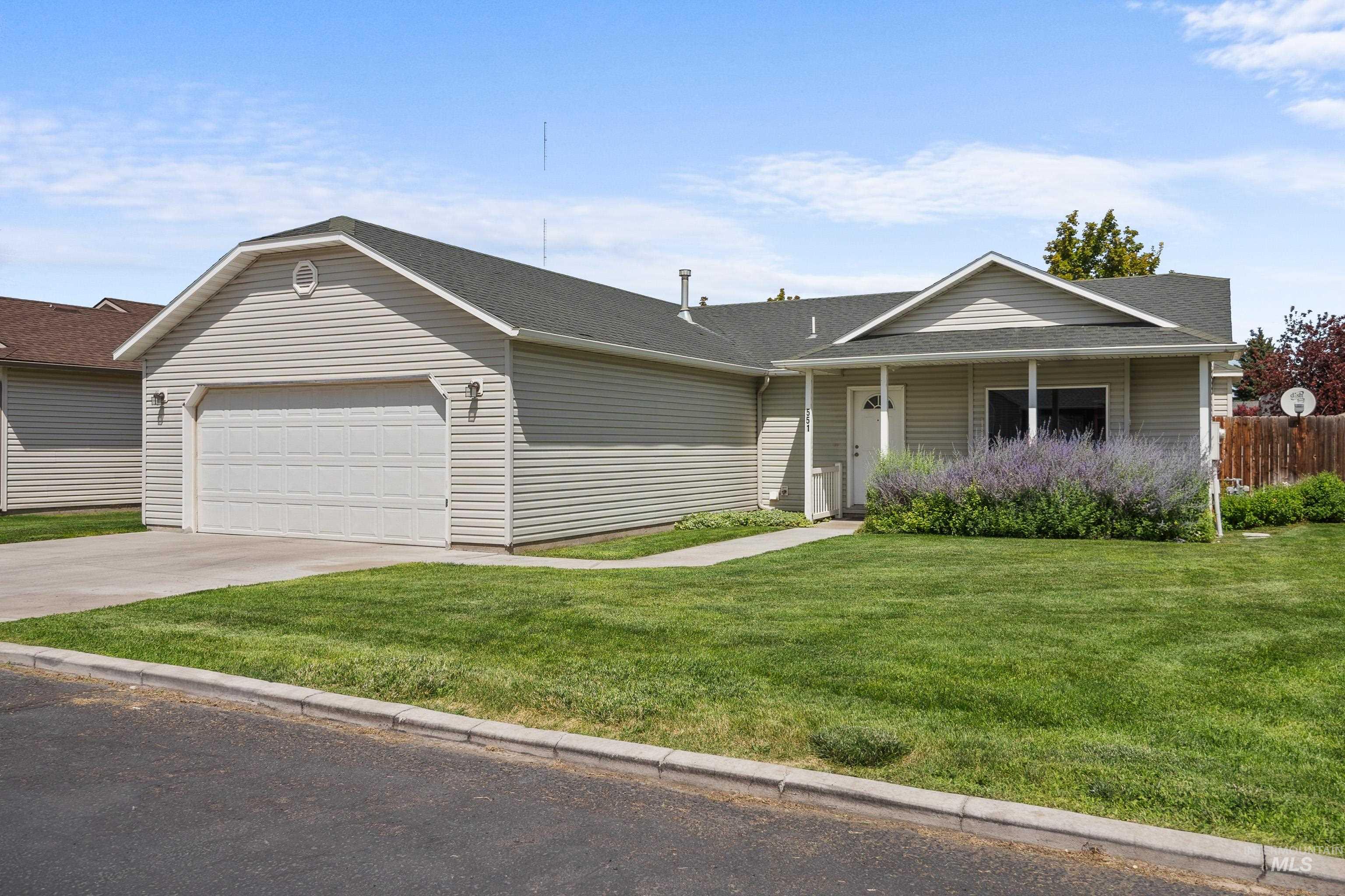 551 E Magnolia Property Photo 3