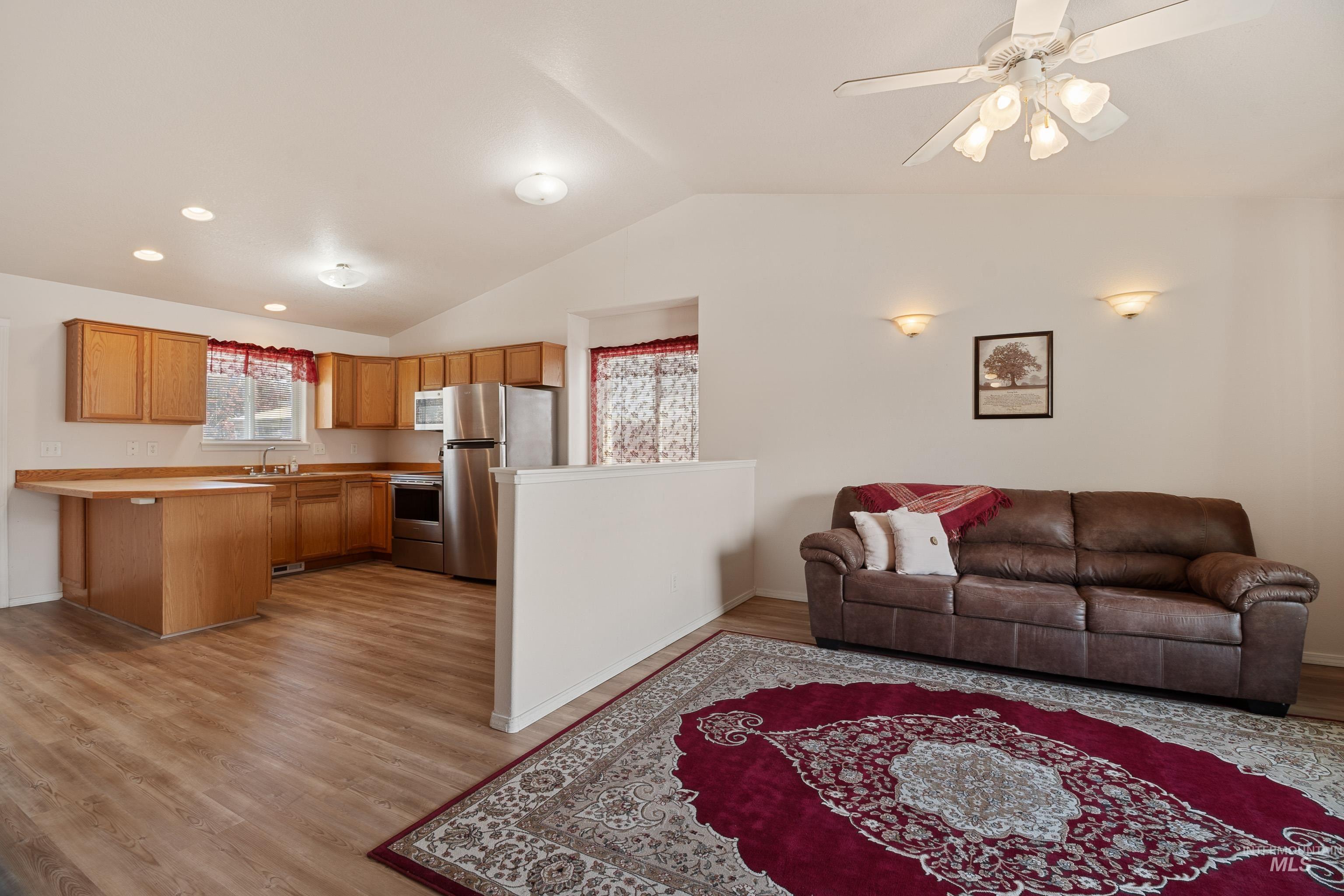 551 E Magnolia Property Photo 5