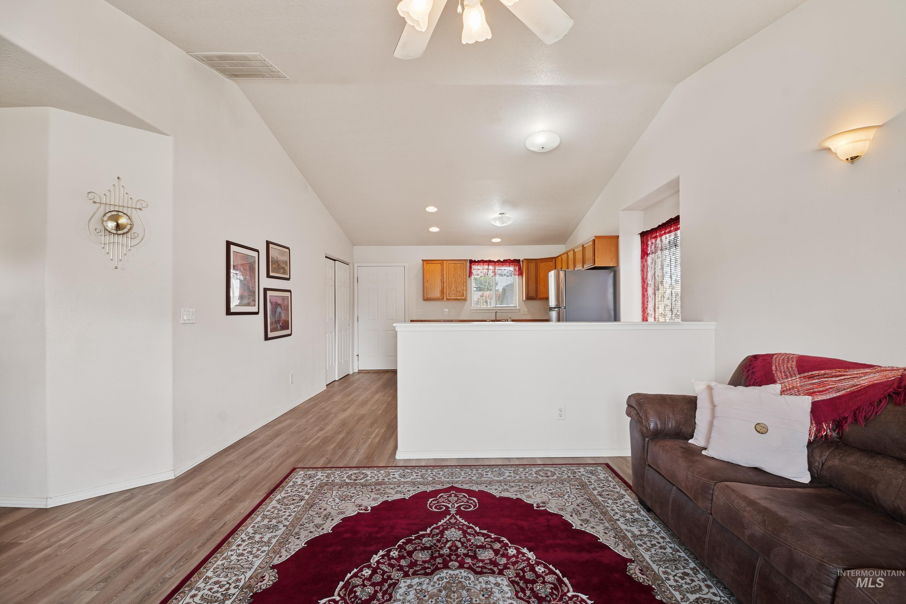551 E Magnolia Property Photo 7