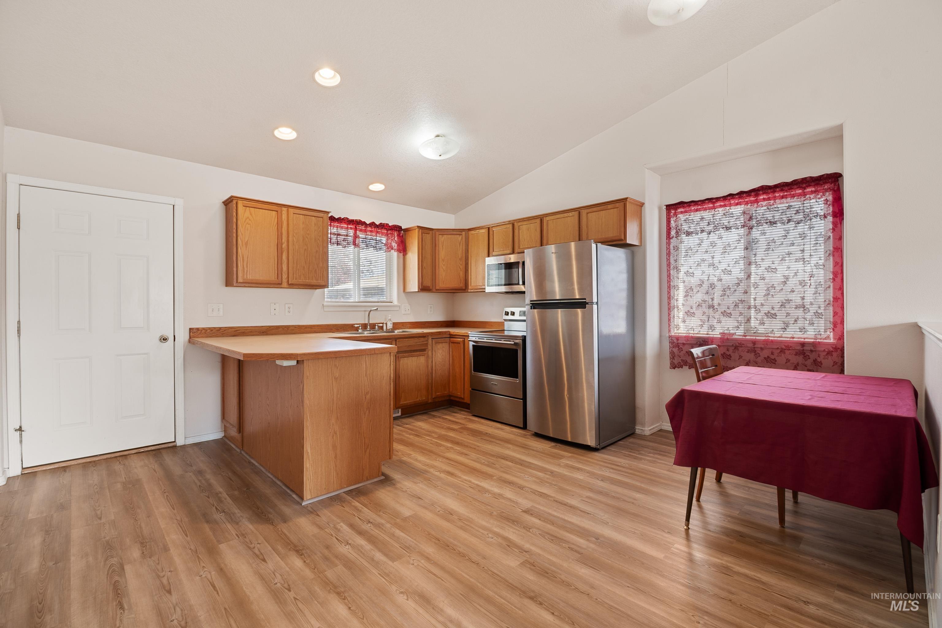 551 E Magnolia Property Photo 8