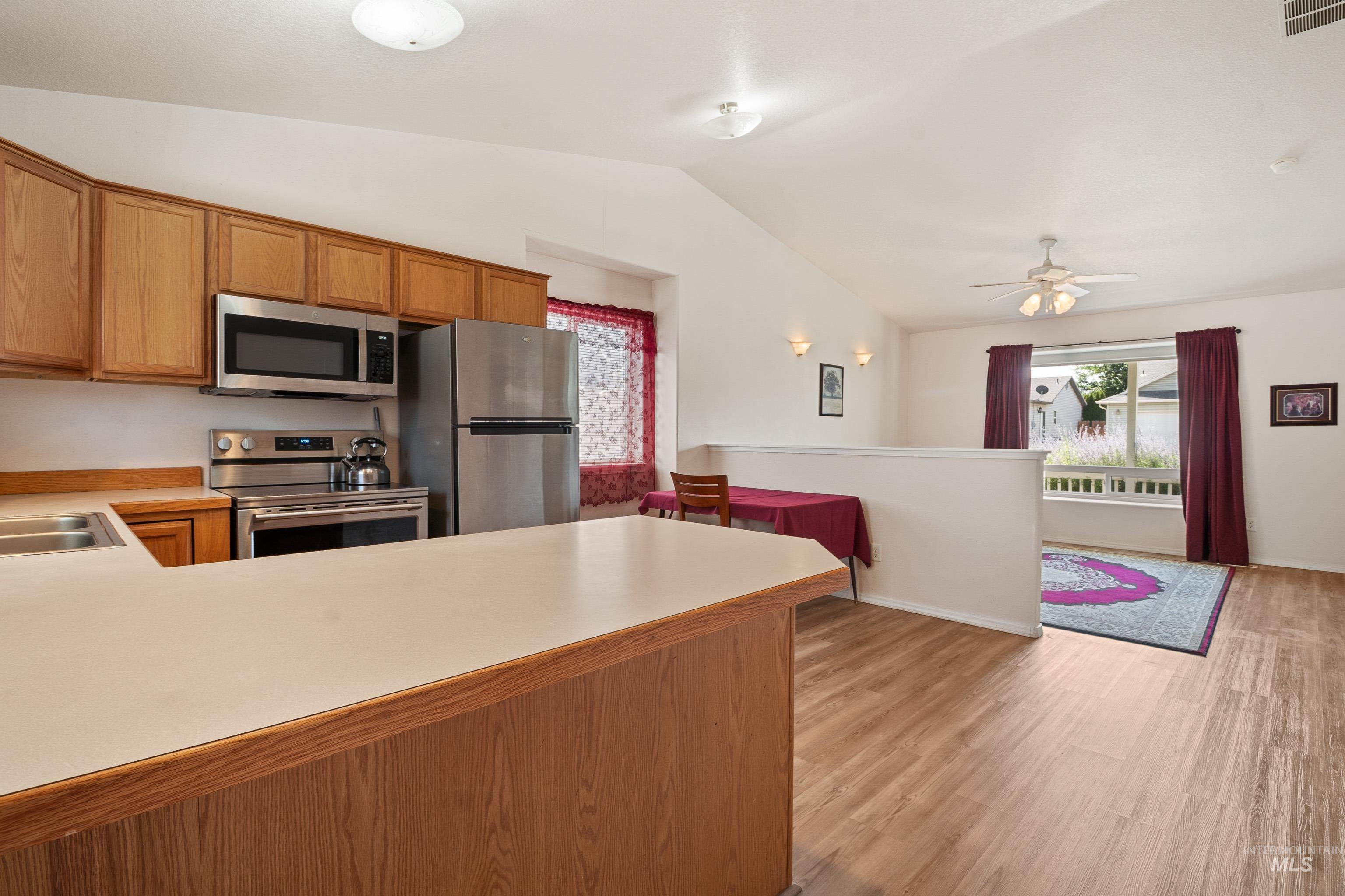 551 E Magnolia Property Photo 9