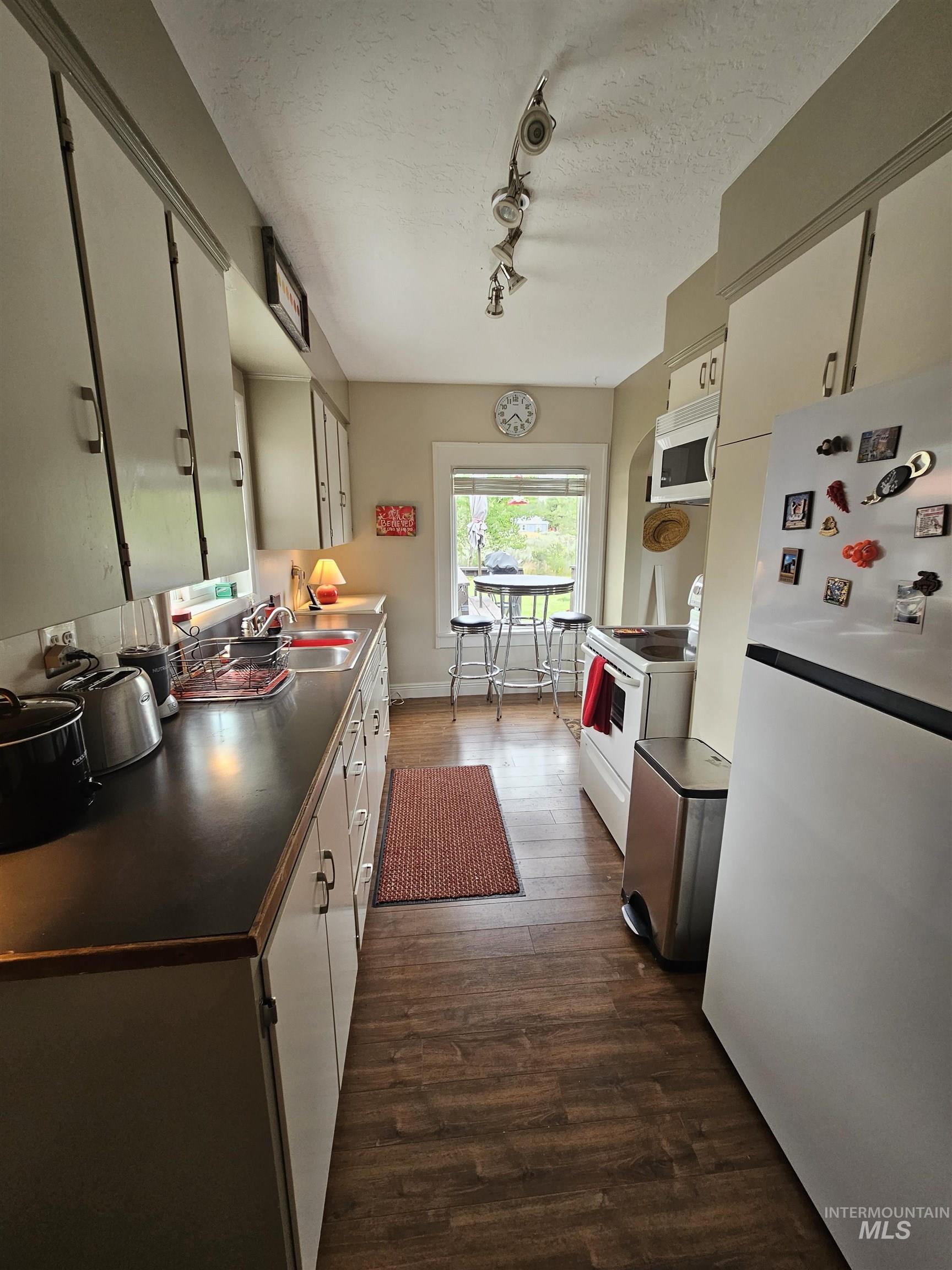 100 E Prairie Road Property Photo 15
