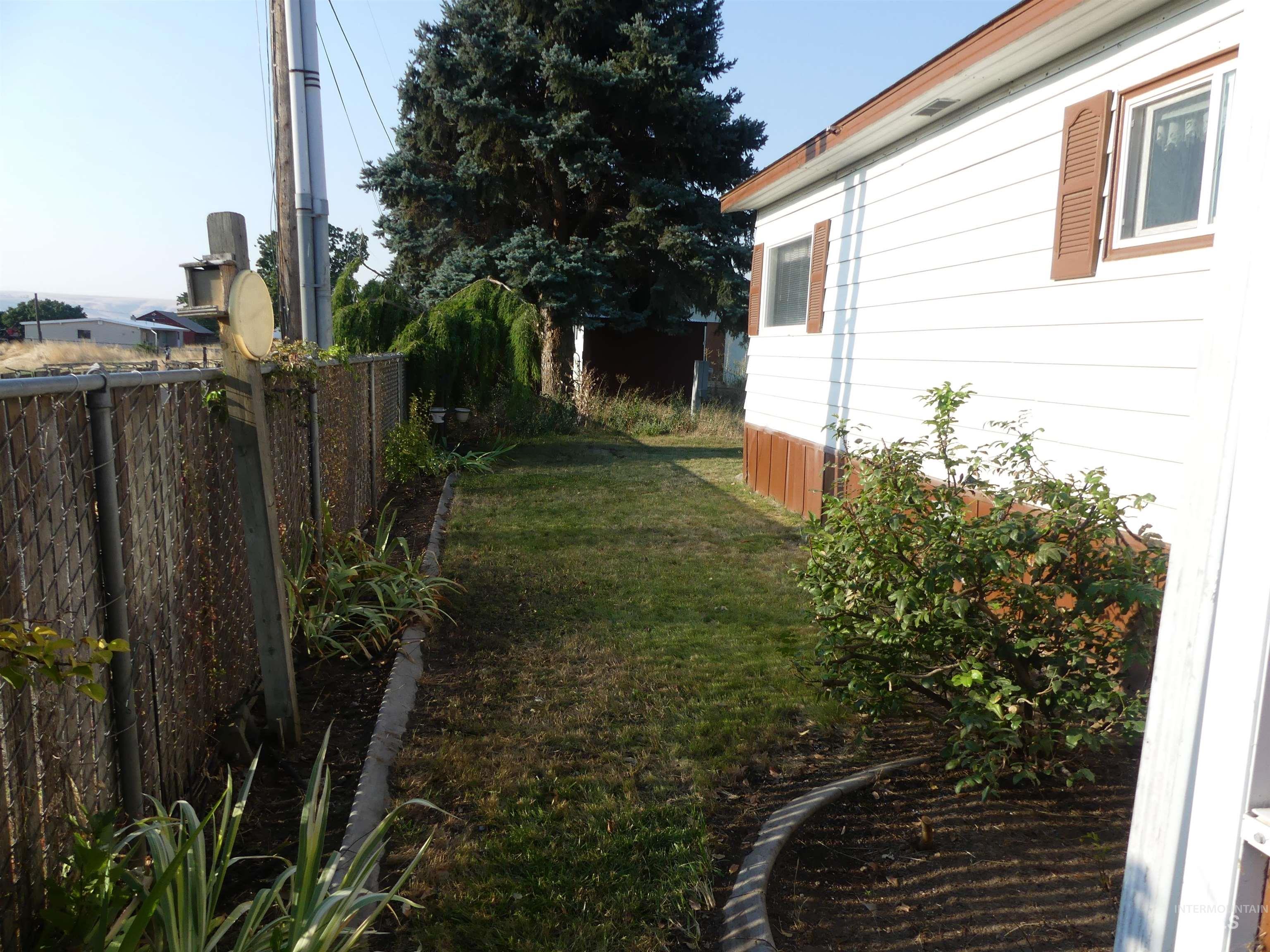 2015 6th Ave Property Photo 13