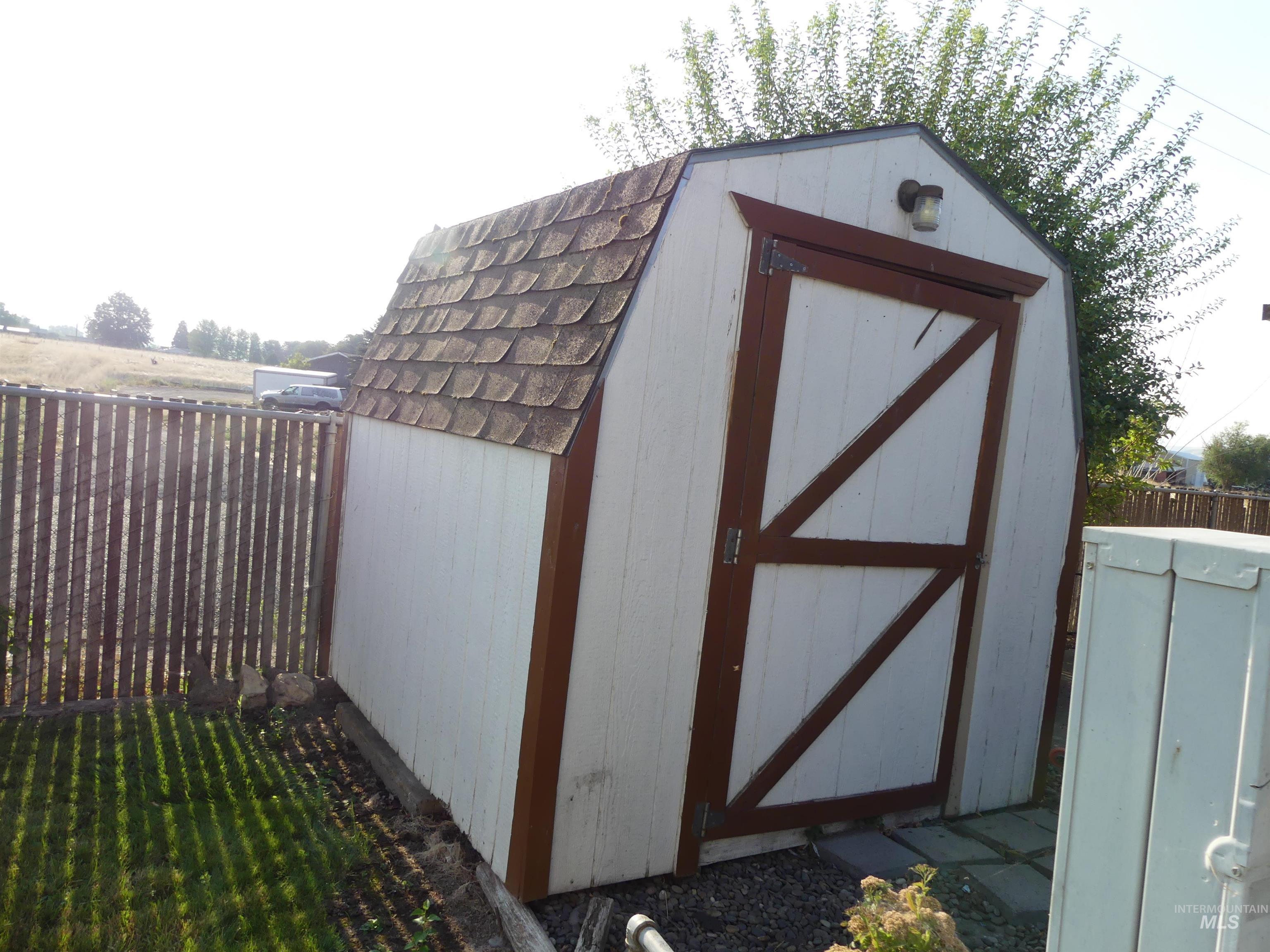 2015 6th Ave Property Photo 16