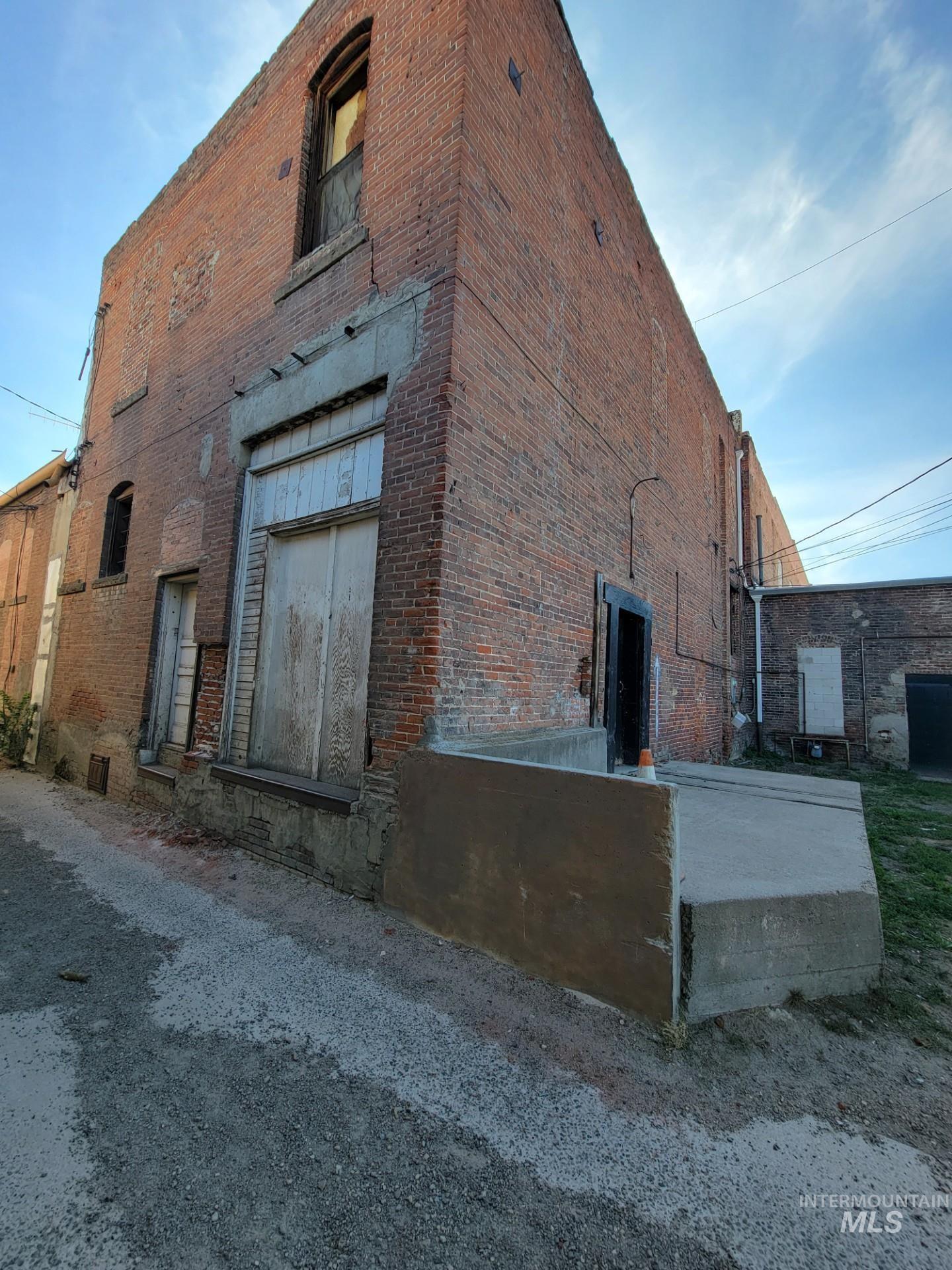 6 N Main St Property Photo 5