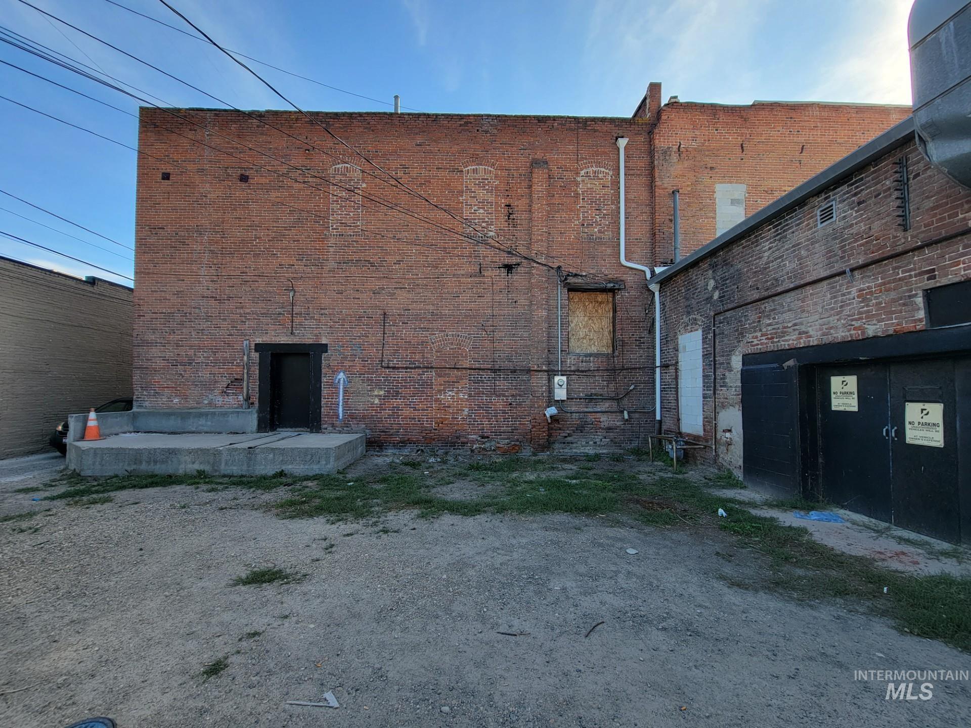 6 N Main St Property Photo 6