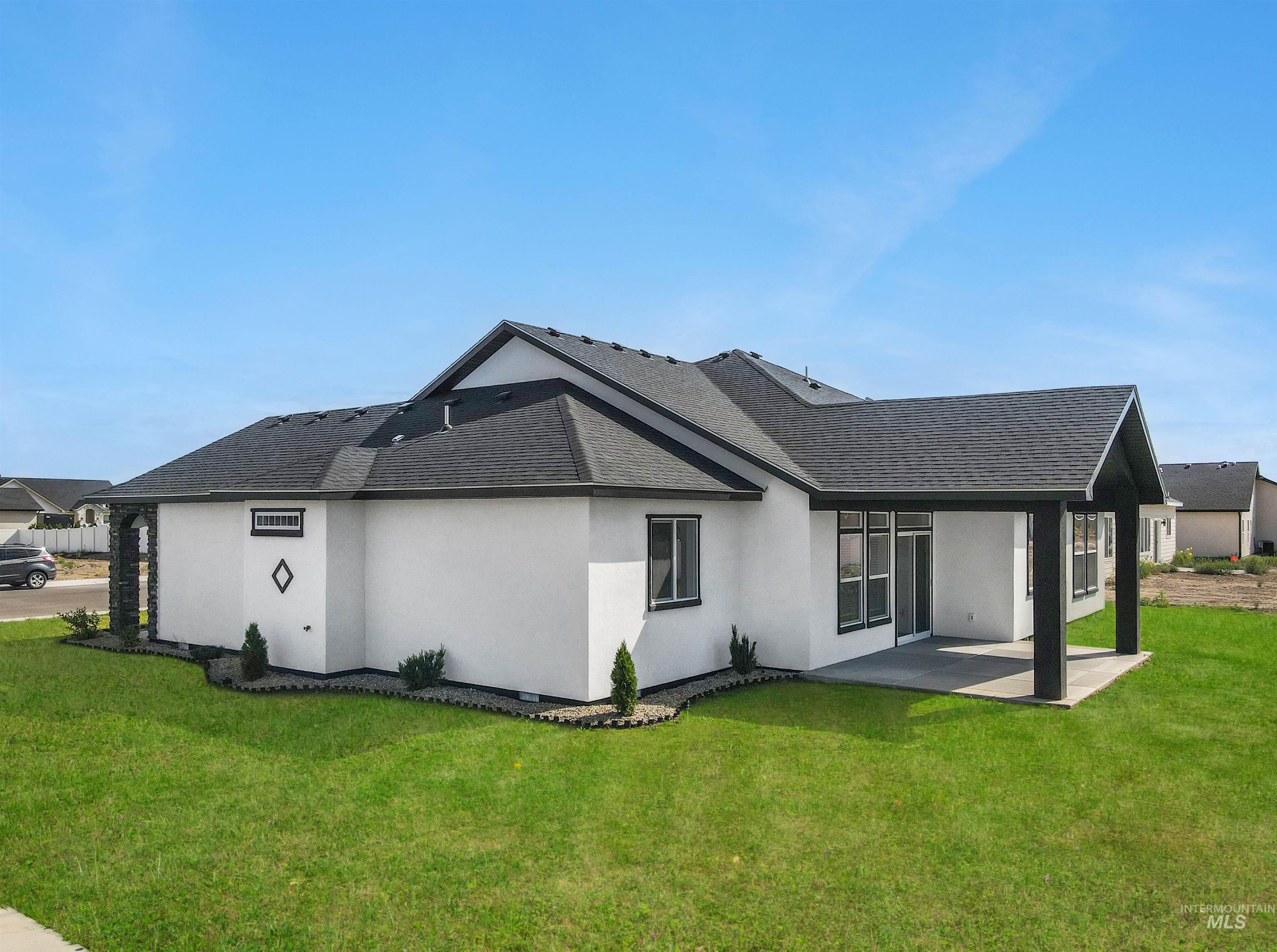 1521 Lavender St Property Photo 3