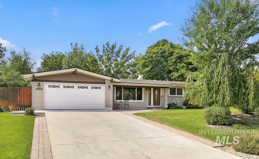 10919 W Cruser Dr Property Photo 1