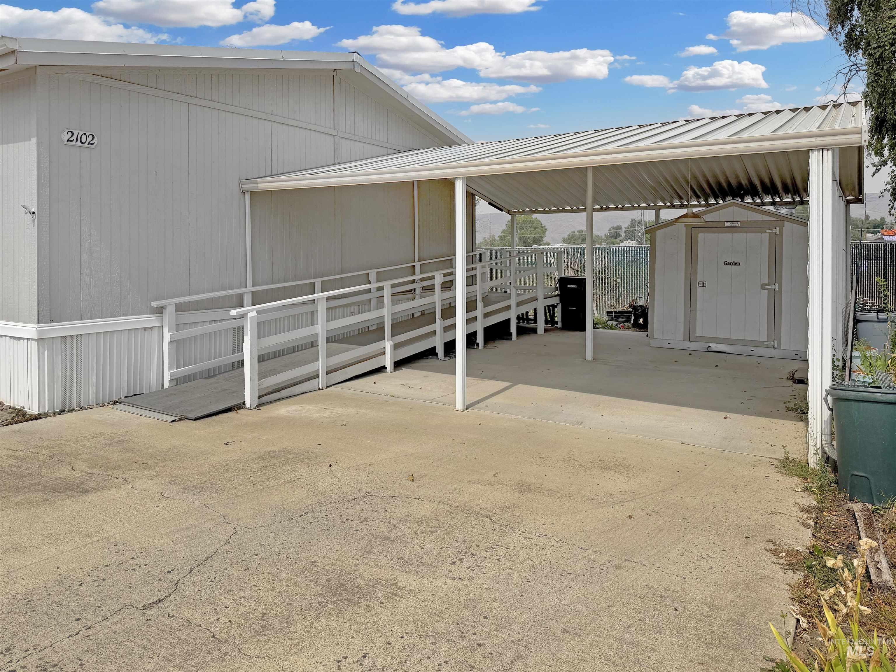 2102 Westwind Court Property Photo 4