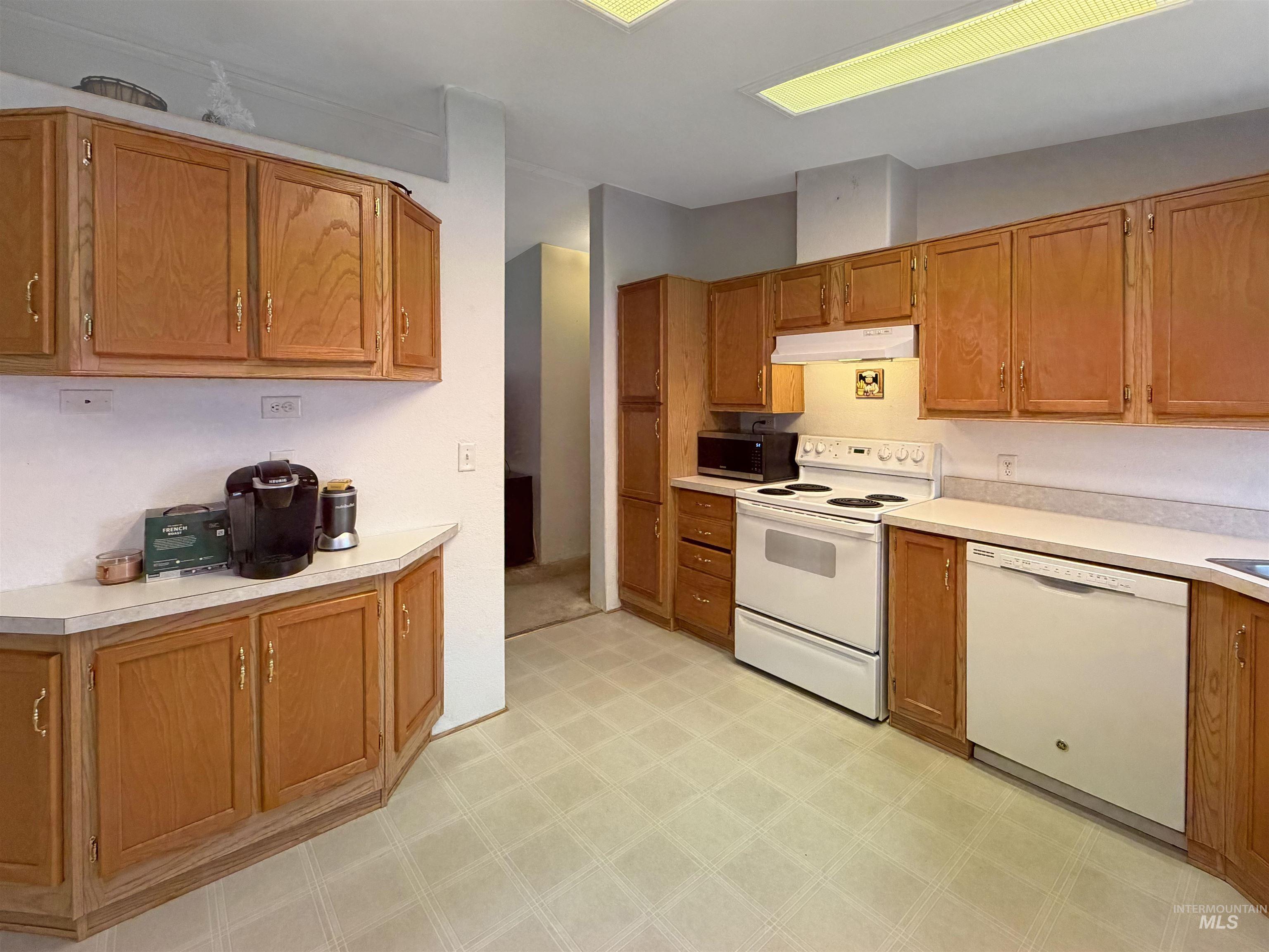 2102 Westwind Court Property Photo 8